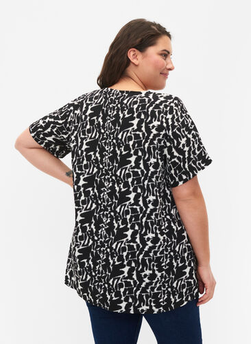 FLASH – Kurzärmelige Bluse mit Print, Black White AOP, Model image number 1