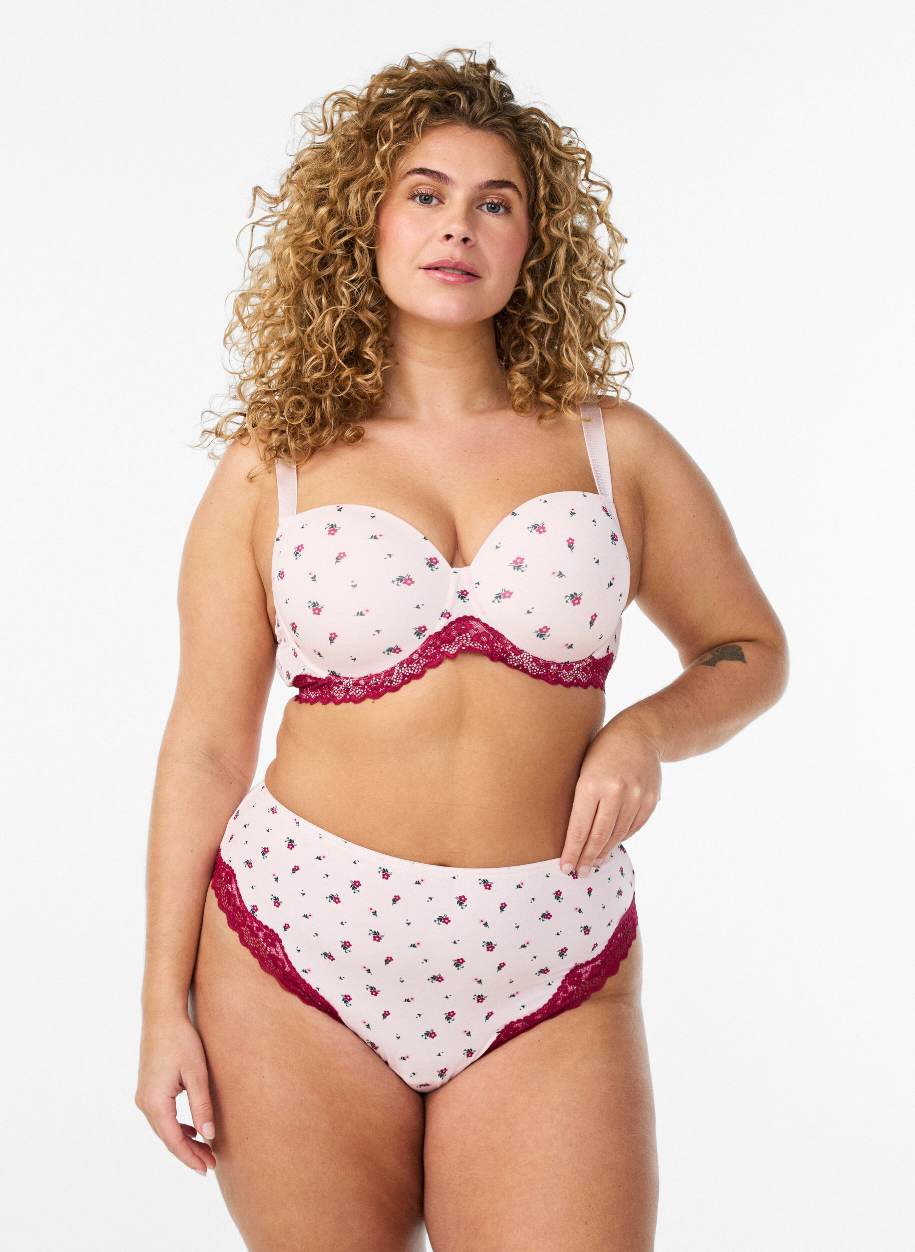 ZizziGebl&uuml;mter Brazilian Slip mit Spitze, Rot, Model image number 0