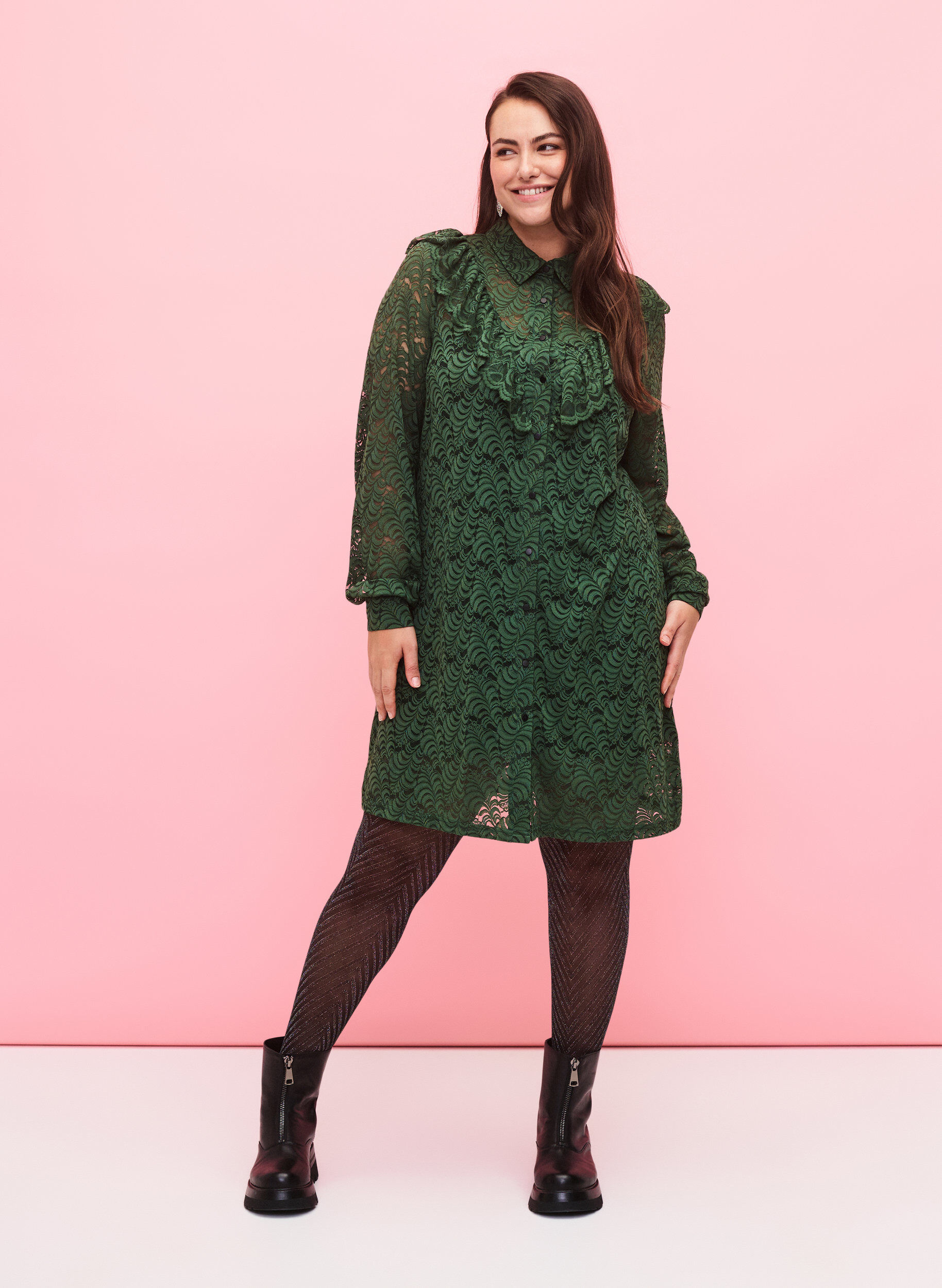 Zizzi Hemdblusenkleid aus Spitze mit R&uuml;schen, Hunter Green, Model image number 2
