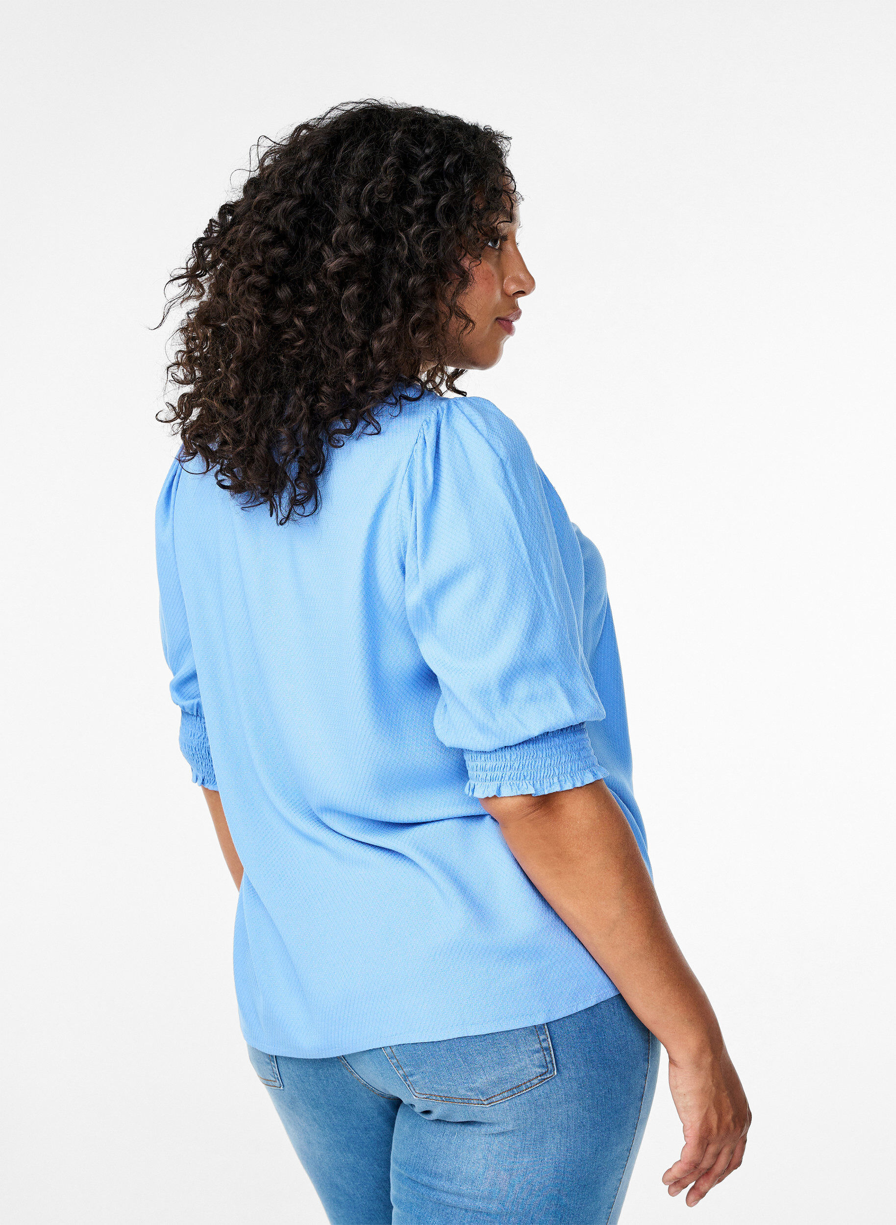 Zizzi  Viskosebluse mit Smok- und R&uuml;schendetail, Cornflower Blue, Model image number 1