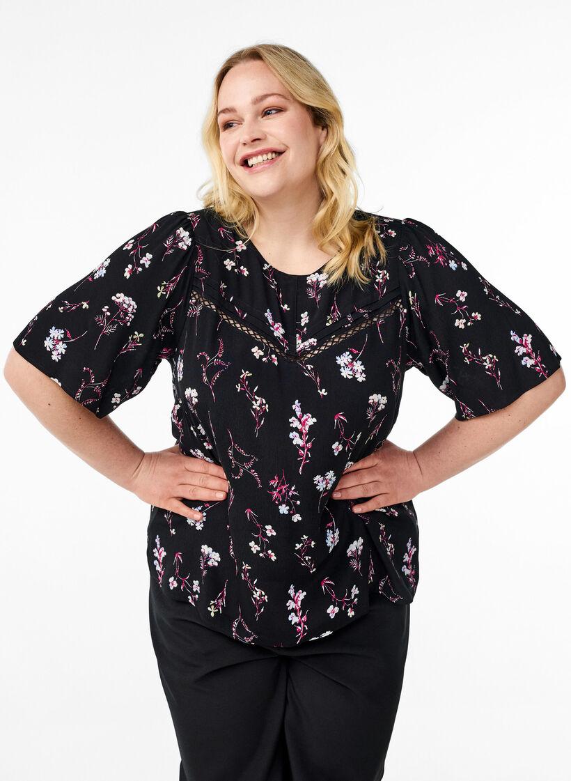 Geblümte Bluse mit kurzen Ärmeln, Schwarz, Model image number 0