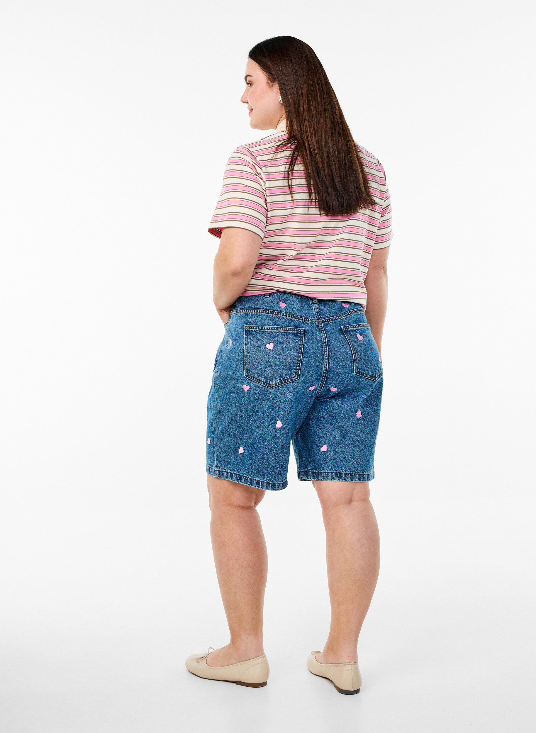 ZizziDenim-Shorts mit hoher Taille und mit Herzen bestickt, Blau, Model image number 2