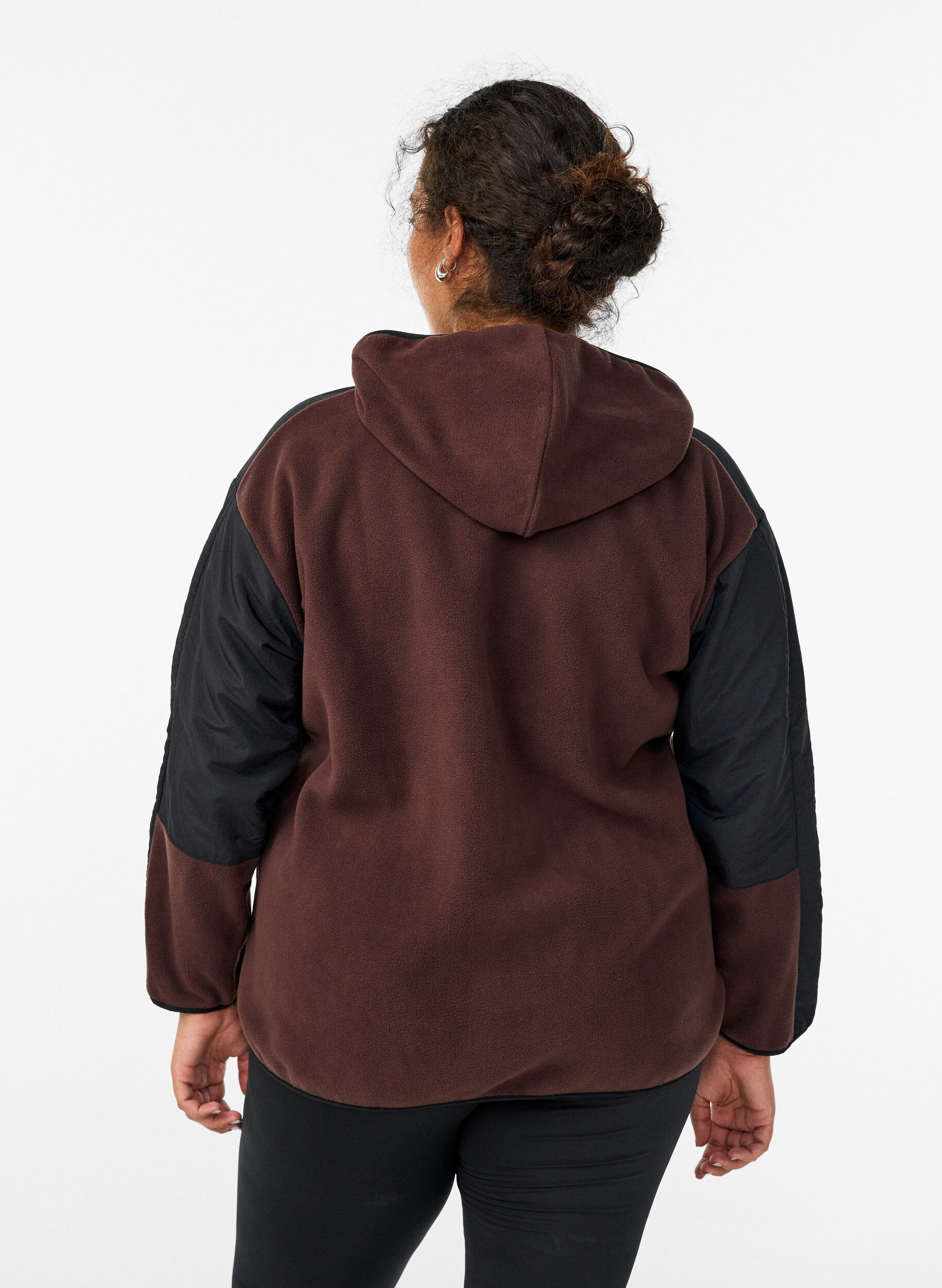 Zizzi Fleecejacke mit Kapuze und Taschen, Braun, Model image number 2