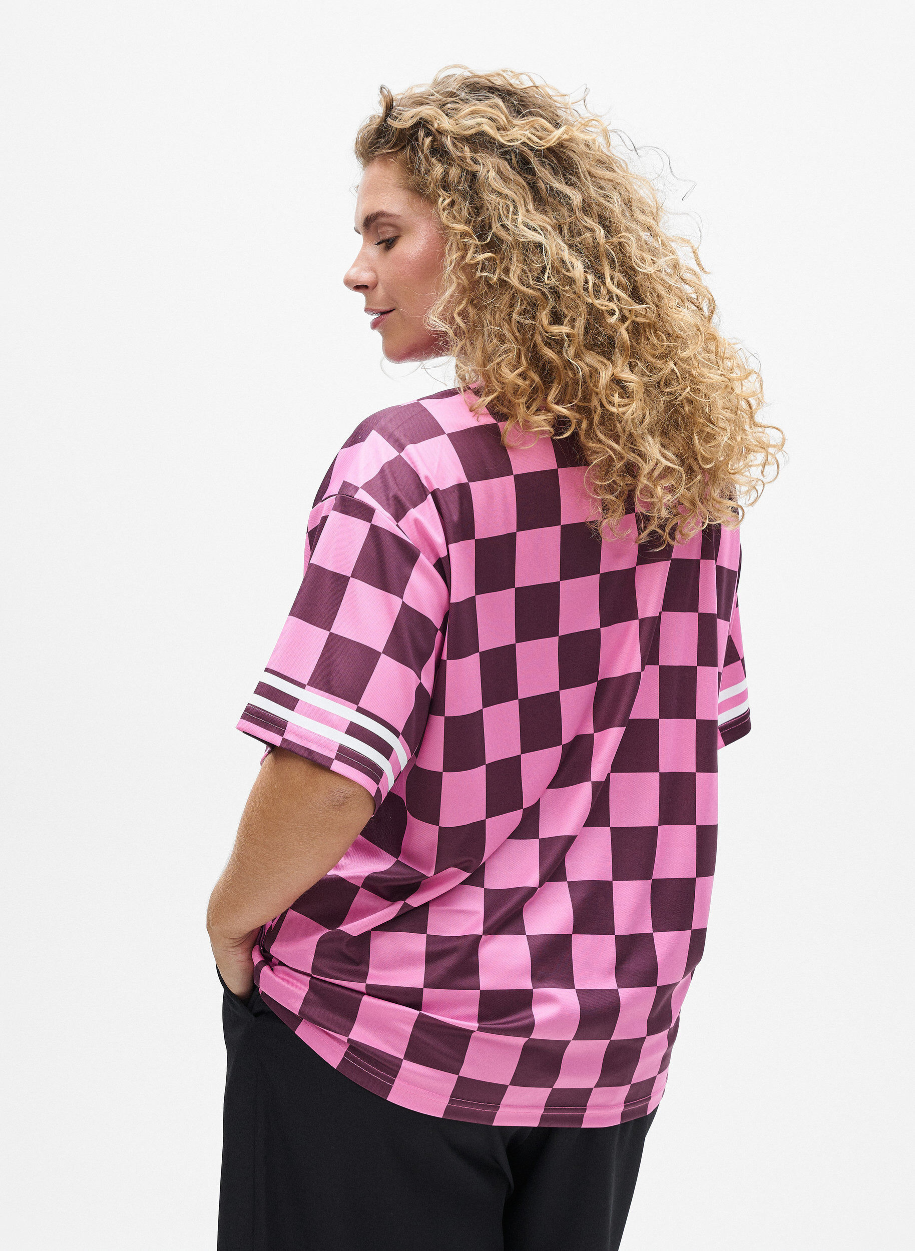 Zizzi Sportliches T-Shirt mit Karomuster und Textaufdruck, Rot, Model image number 2