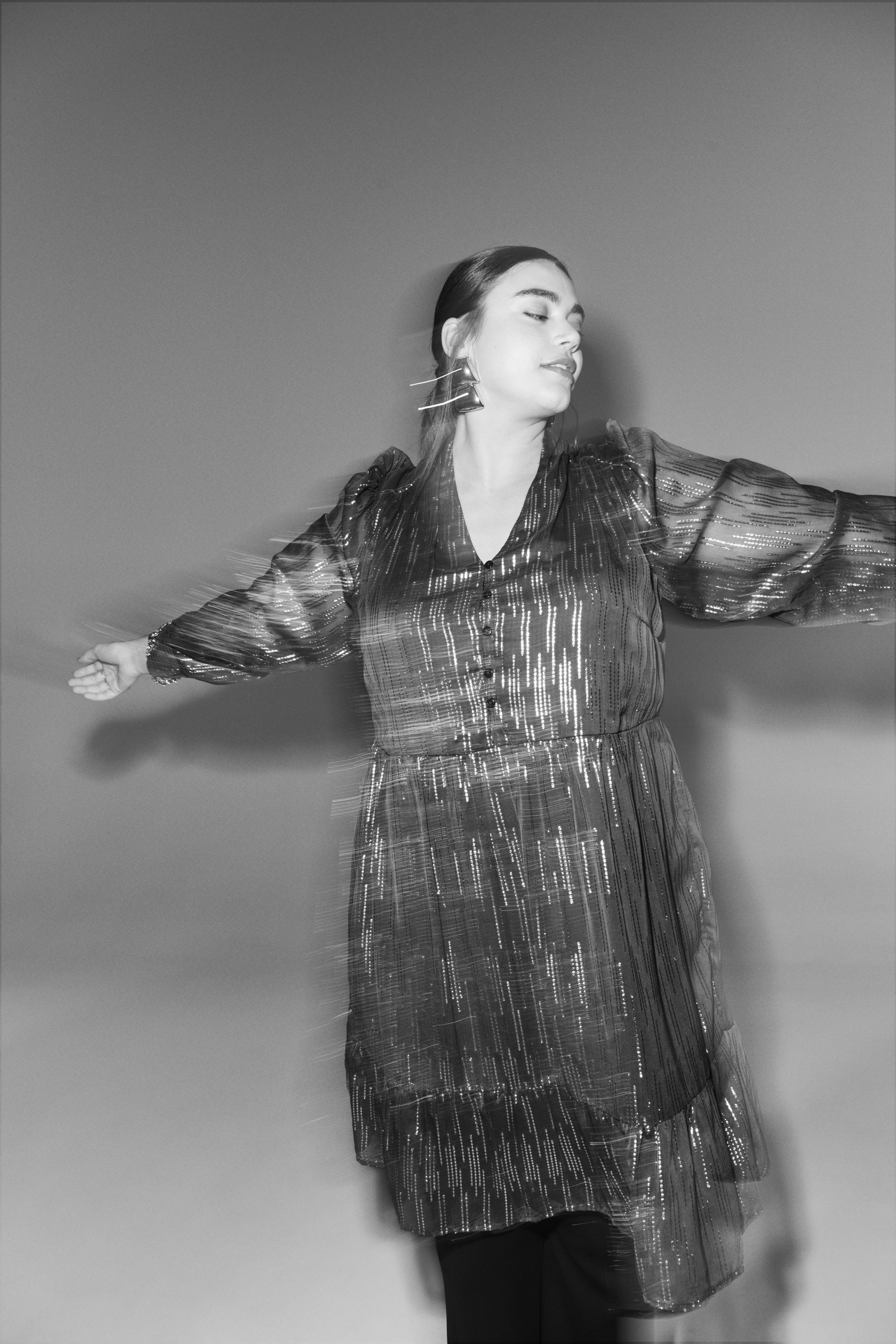 Zizzi Kleid mit Glitzer, , Model