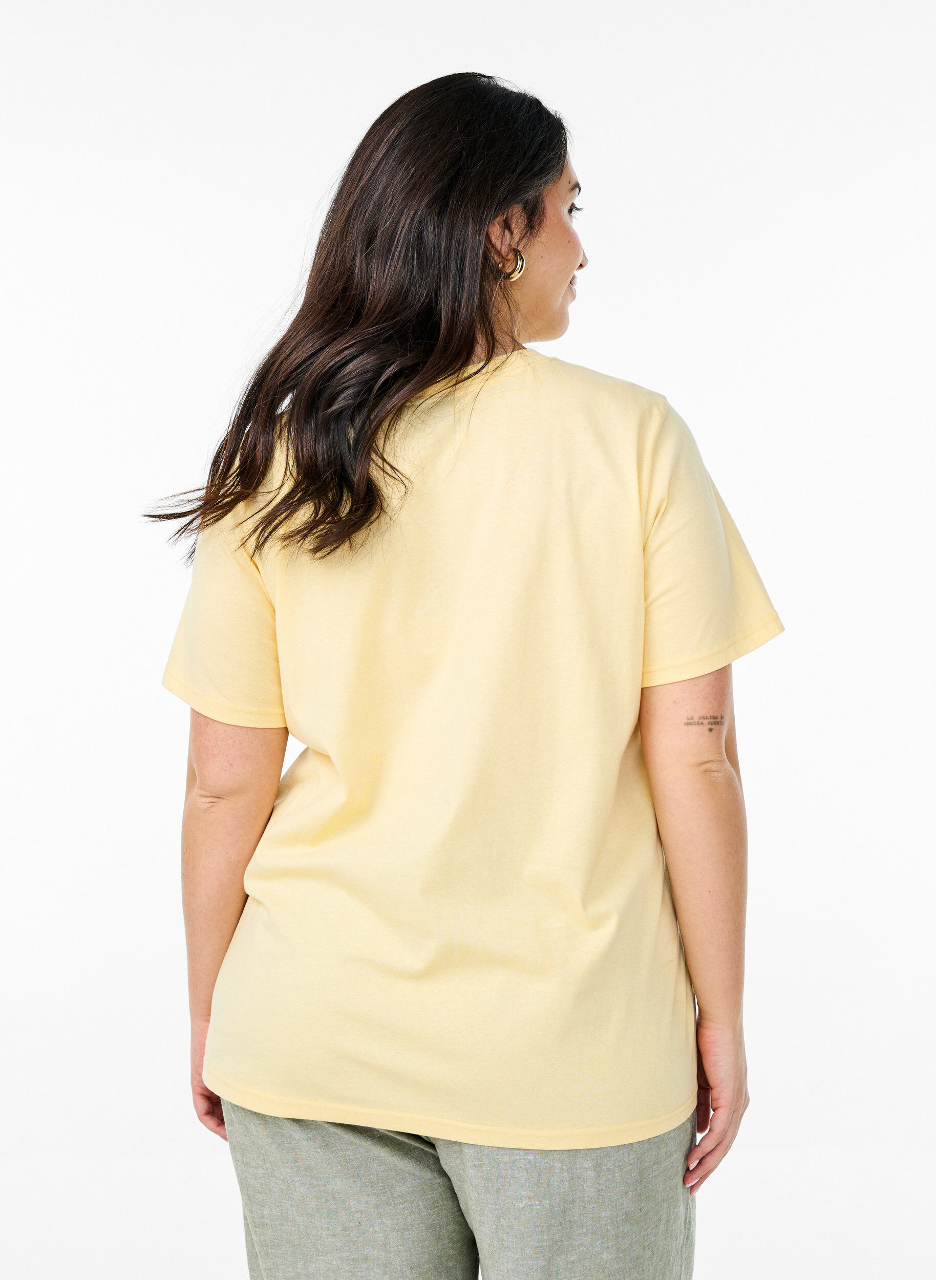 ZizziBasic-T-Shirt aus Baumwolle mit Rundhalsausschnitt, Gelb, Model image number 2