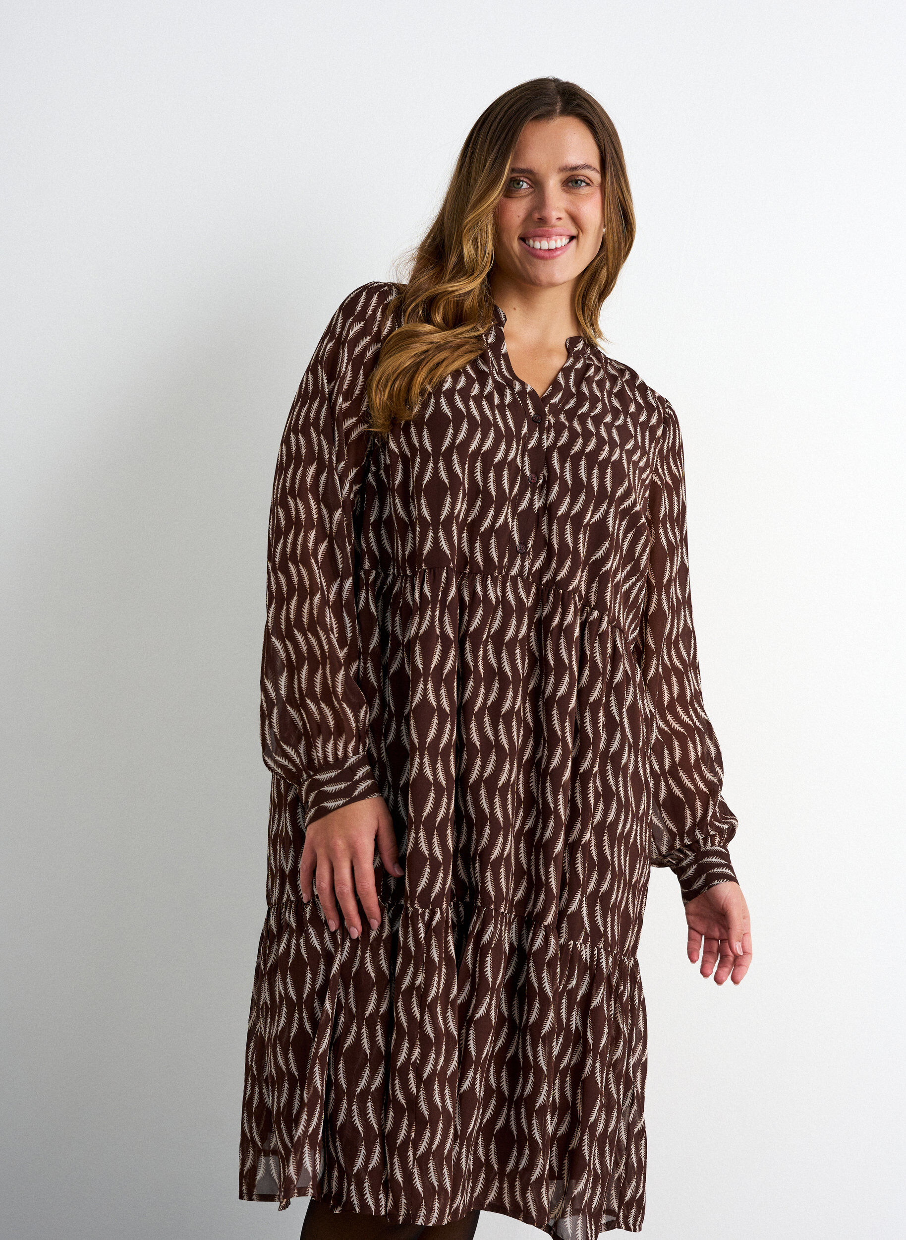 ZizziKleid mit Allover-Muster und einer Volantlage, Braun, Model image number 2