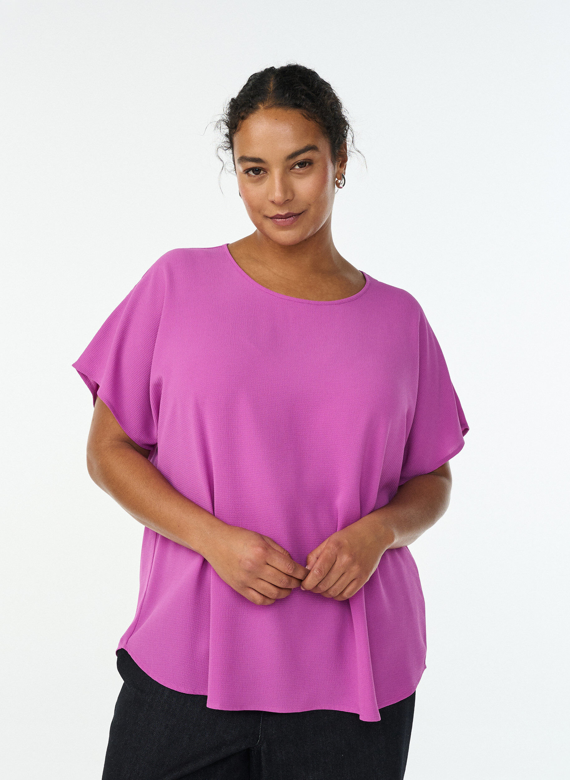 Bluse mit kurzen &Auml;rmeln und Rundhalsausschnitt, Lila, Model