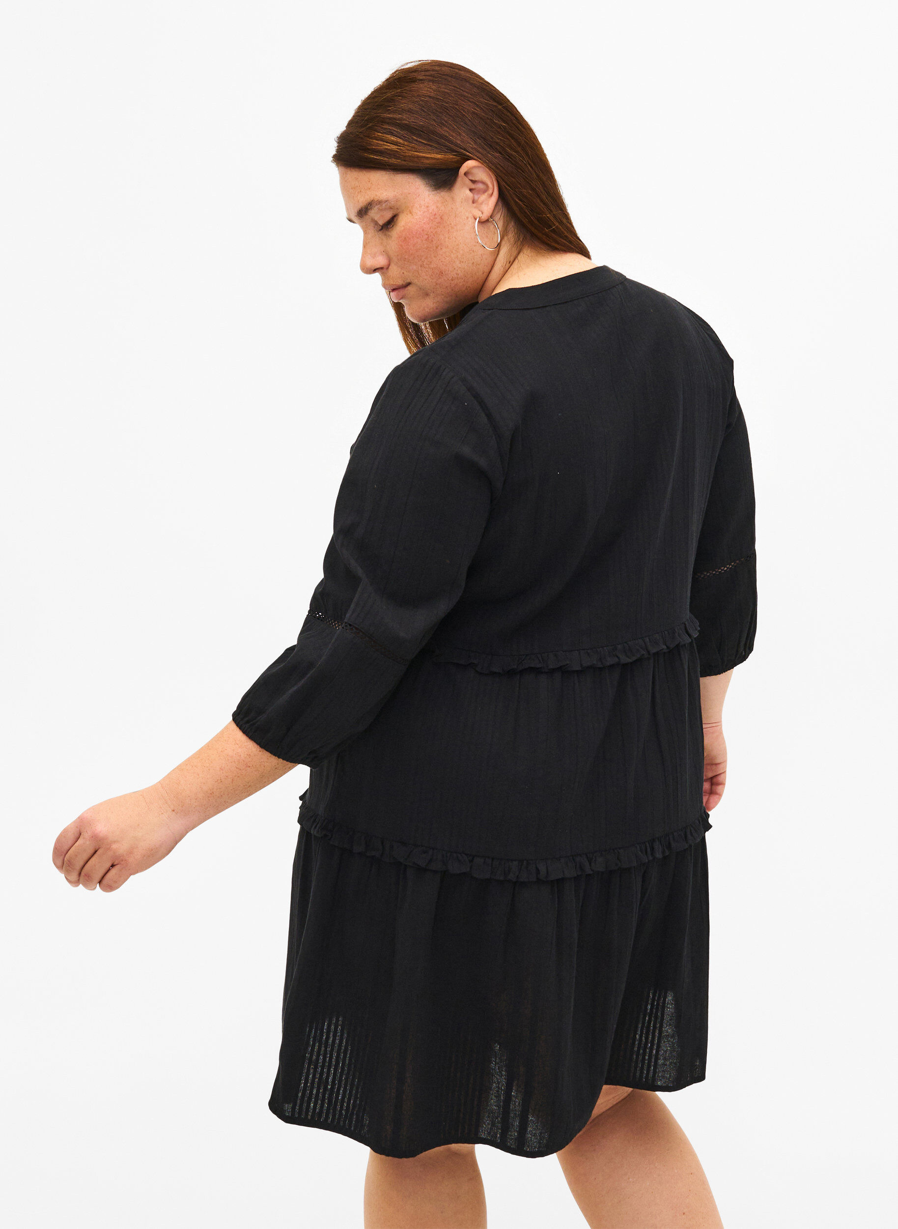 Zizzi Baumwollkleid mit 3/4-&Auml;rmeln und R&uuml;schen, Schwarz, Model image number 2