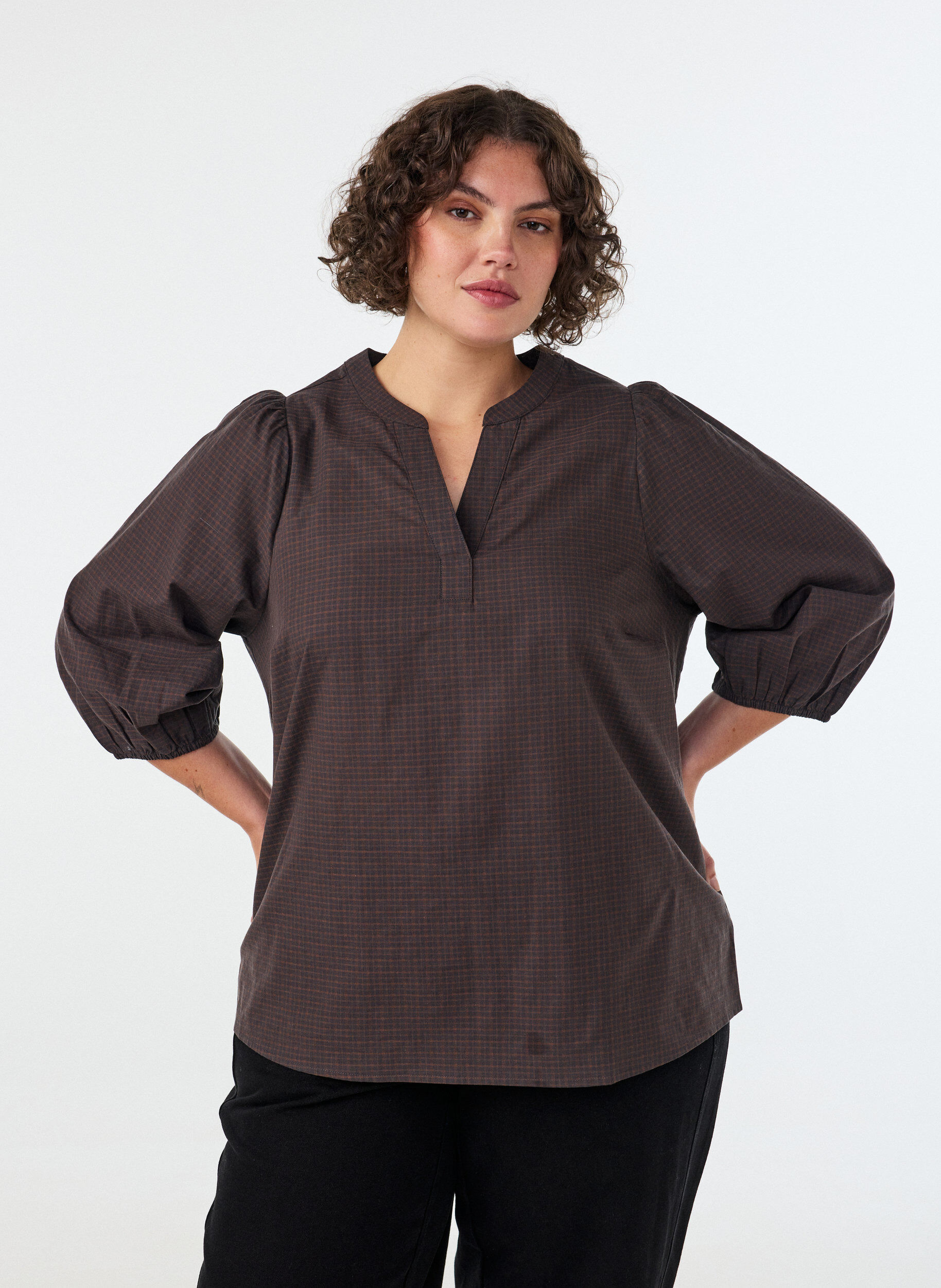 Karierte Bluse mit V-Ausschnitt und 3/4-&Auml;rmeln, Braun, Model