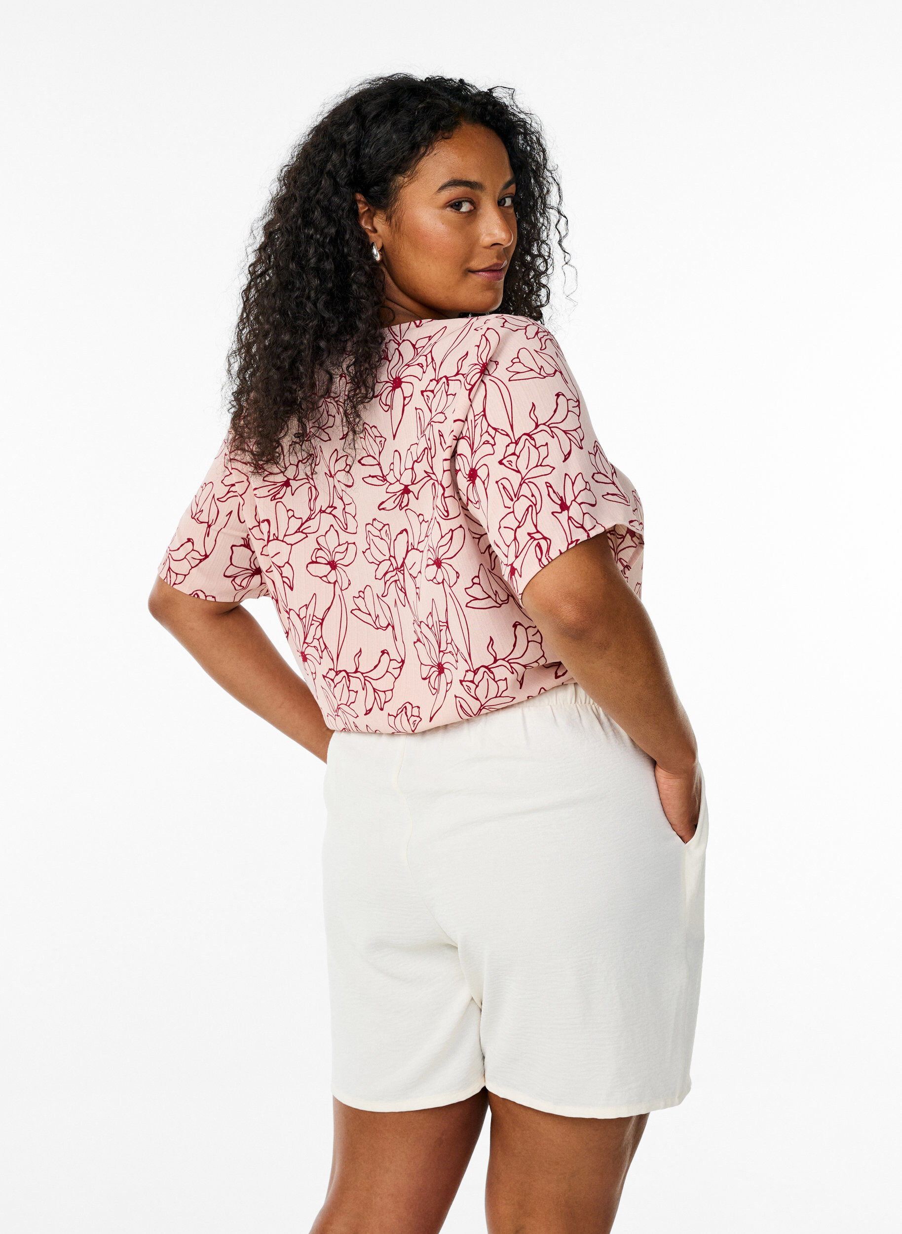 Zizzi Kurze Hose mit Taschen und elastischem Bund., Vanille, Model image number 1