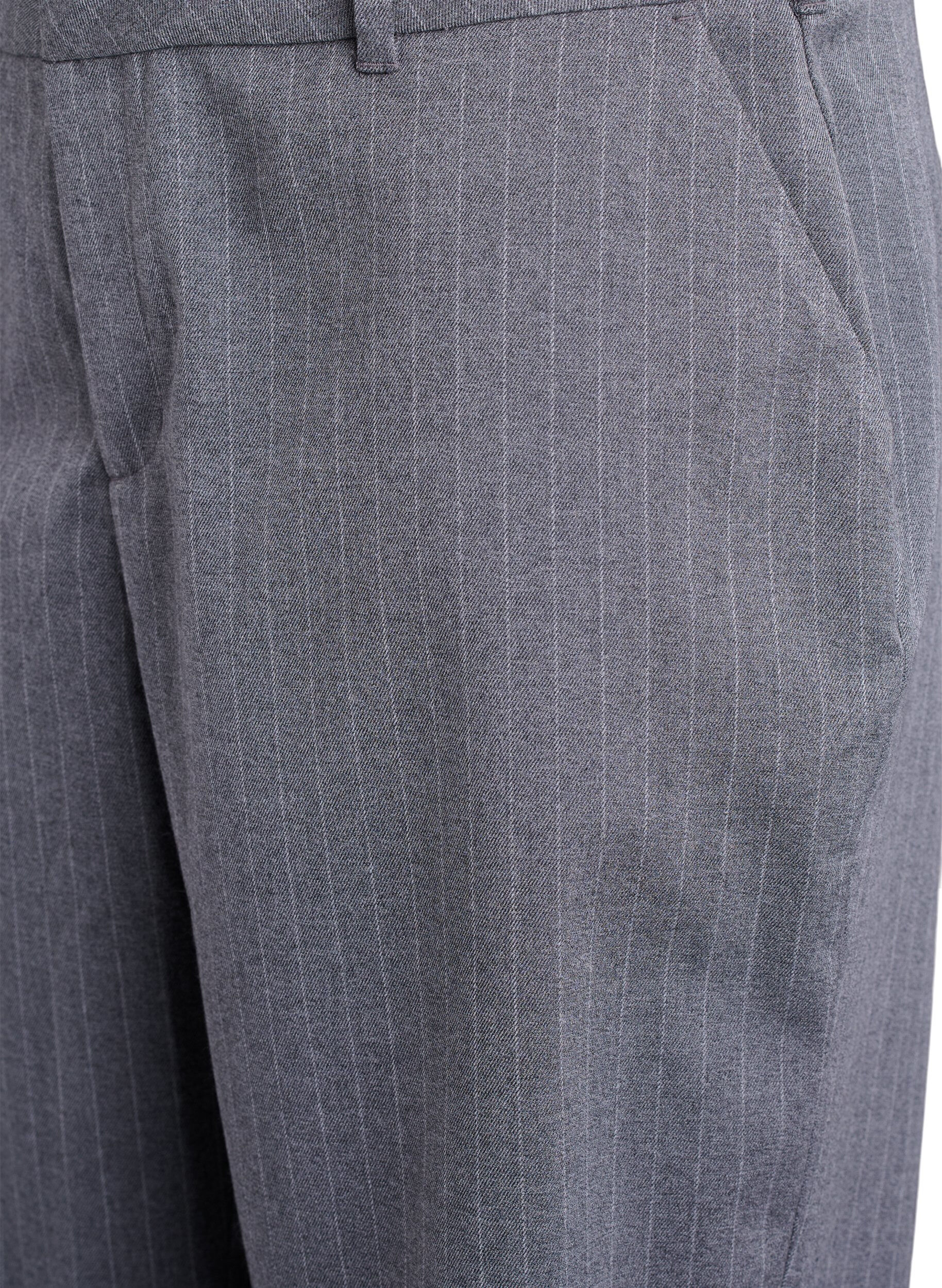 Zizzi Bermuda-Shorts mit Nadelstreifen und lockerer Passform, Grau, Packshot image number 2