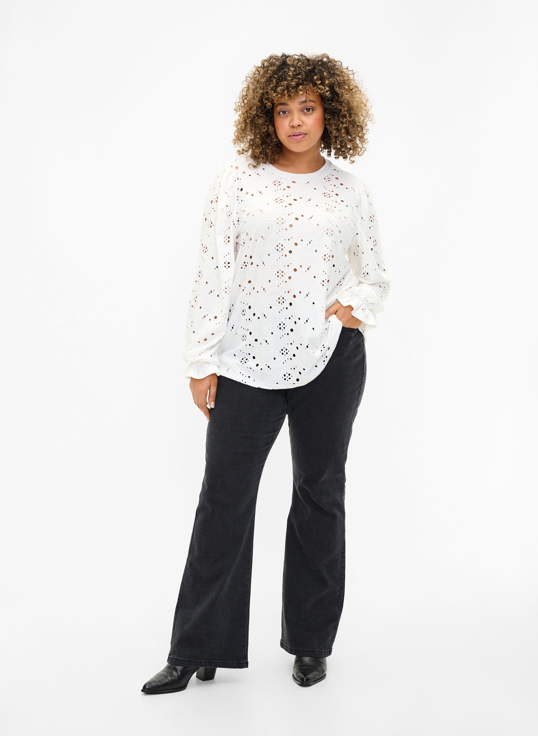 Zizzi  Lang&auml;rmlige Bluse mit Lochmuster, Bright White, Model image number 2