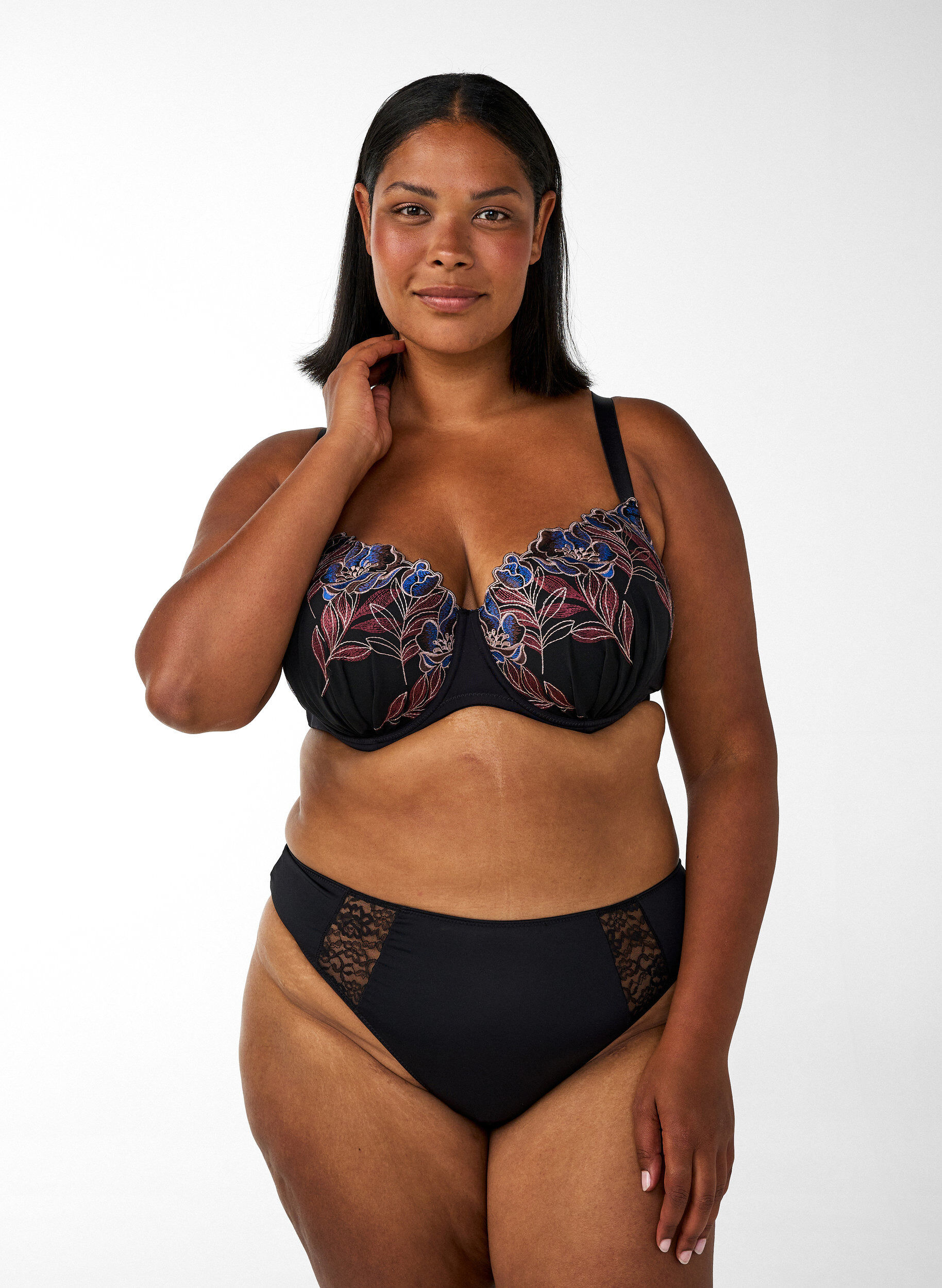 ZizziVorgeformter BH mit Blumenstickerei, Schwarz, Model image number 1