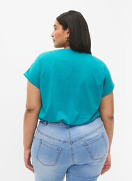 Kurzärmeliges T-Shirt aus einer Baumwollmischung, Teal Blue, Model