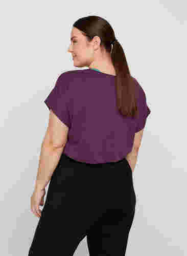Einfarbiges Trainings-T-Shirt, Blackberry Wine, Model image number 1
