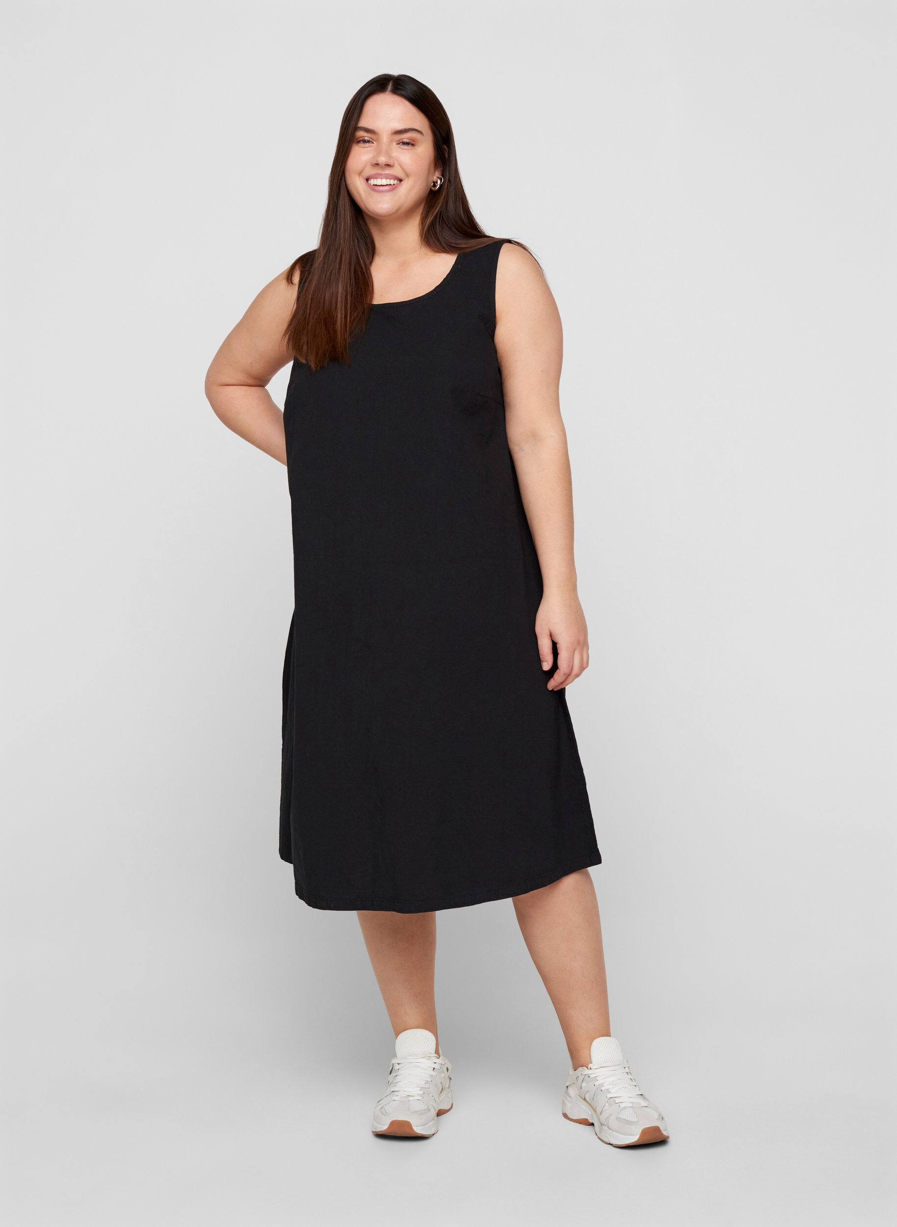 Zizzi &Auml;rmelloses Baumwollkleid mit A-Linie, Black, Model image number 3