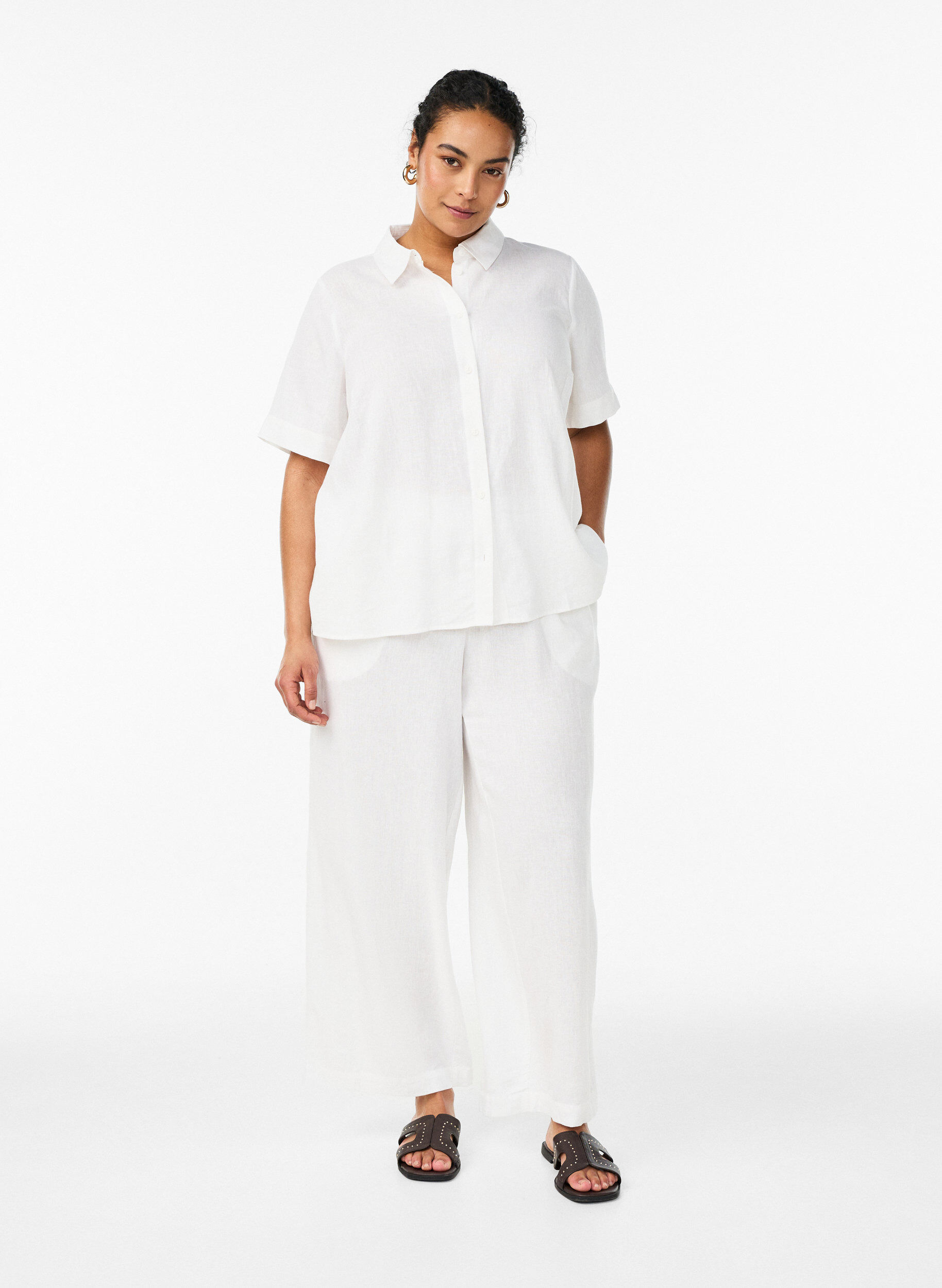 Hose aus Leinen und Viskose mit weitem Bein, Wei&szlig;, Model