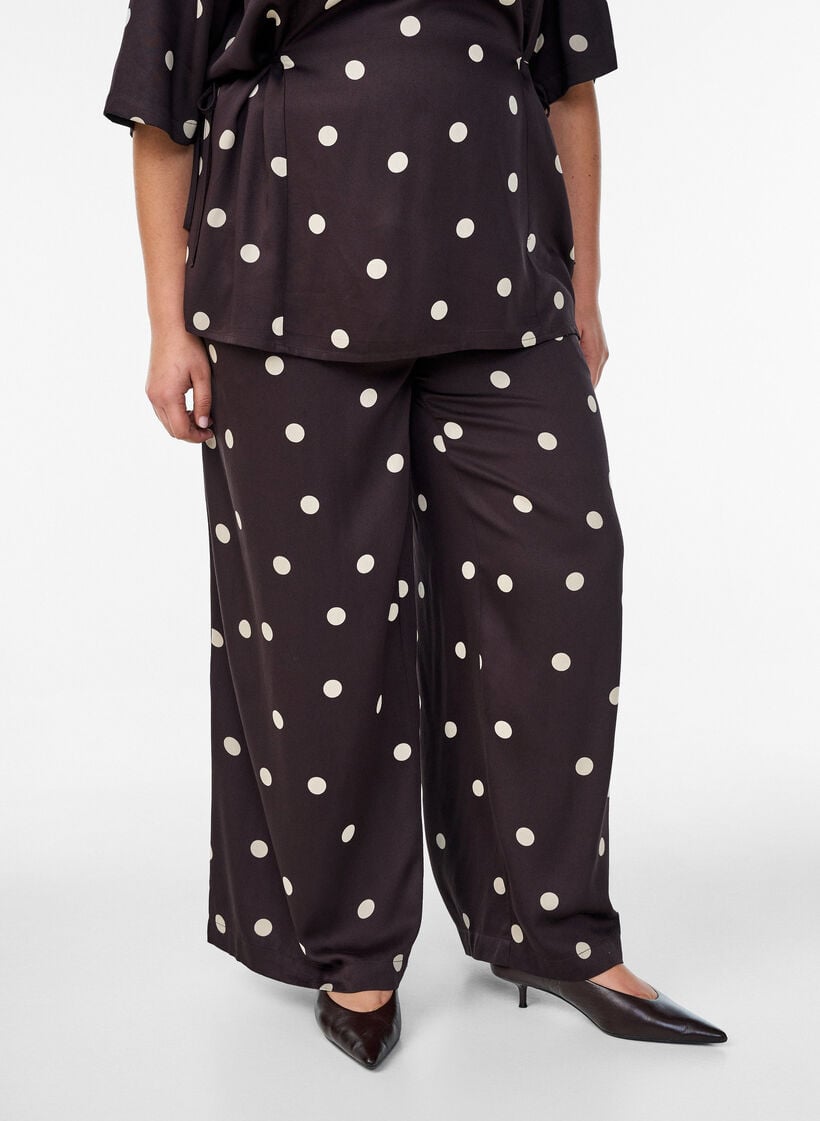 Hose aus Viskose mit Polka Dots und weitem Bein, Braun, Model image number 3