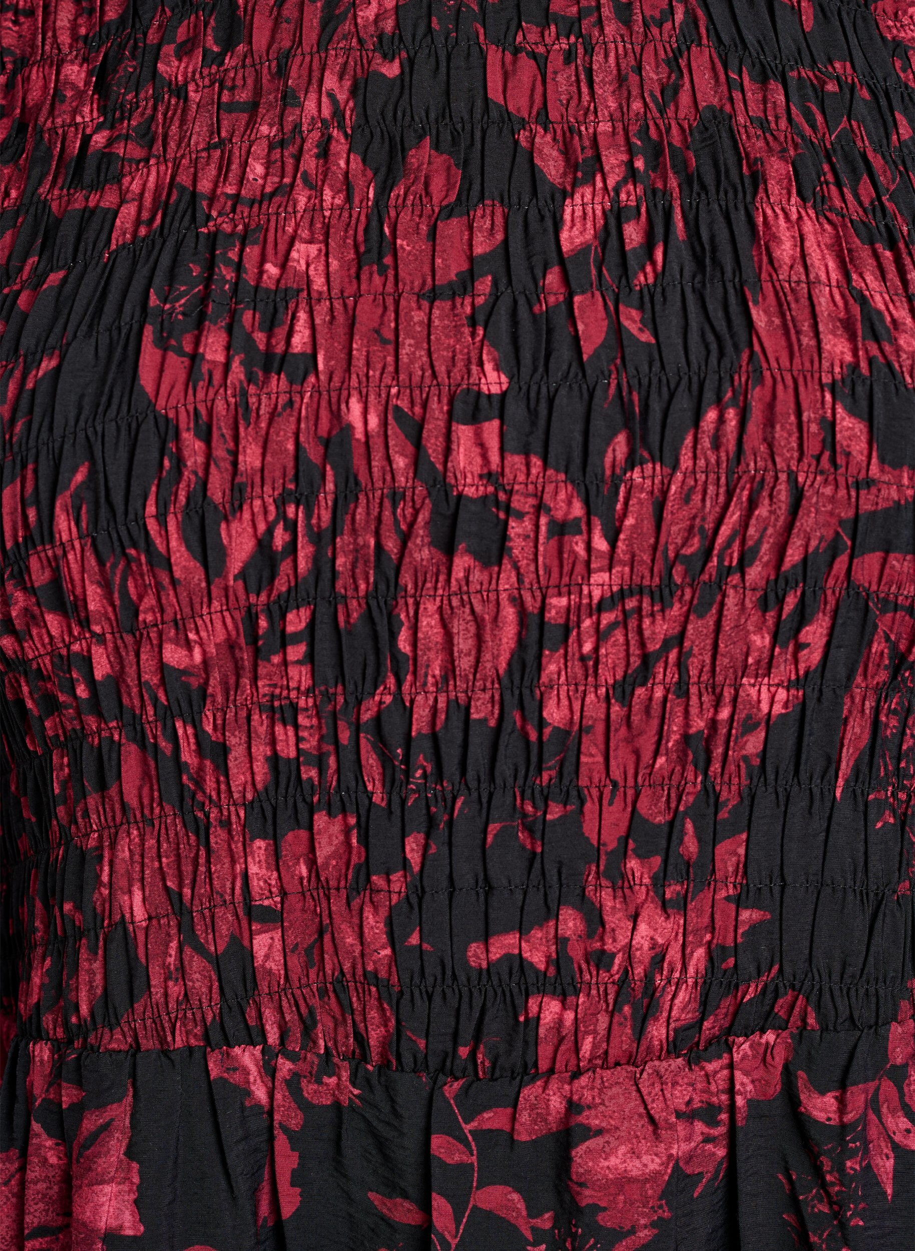 Zizzi Gebl&uuml;mtes Kleid mit Smock-Oberteil, Schwarz, Packshot image number 2