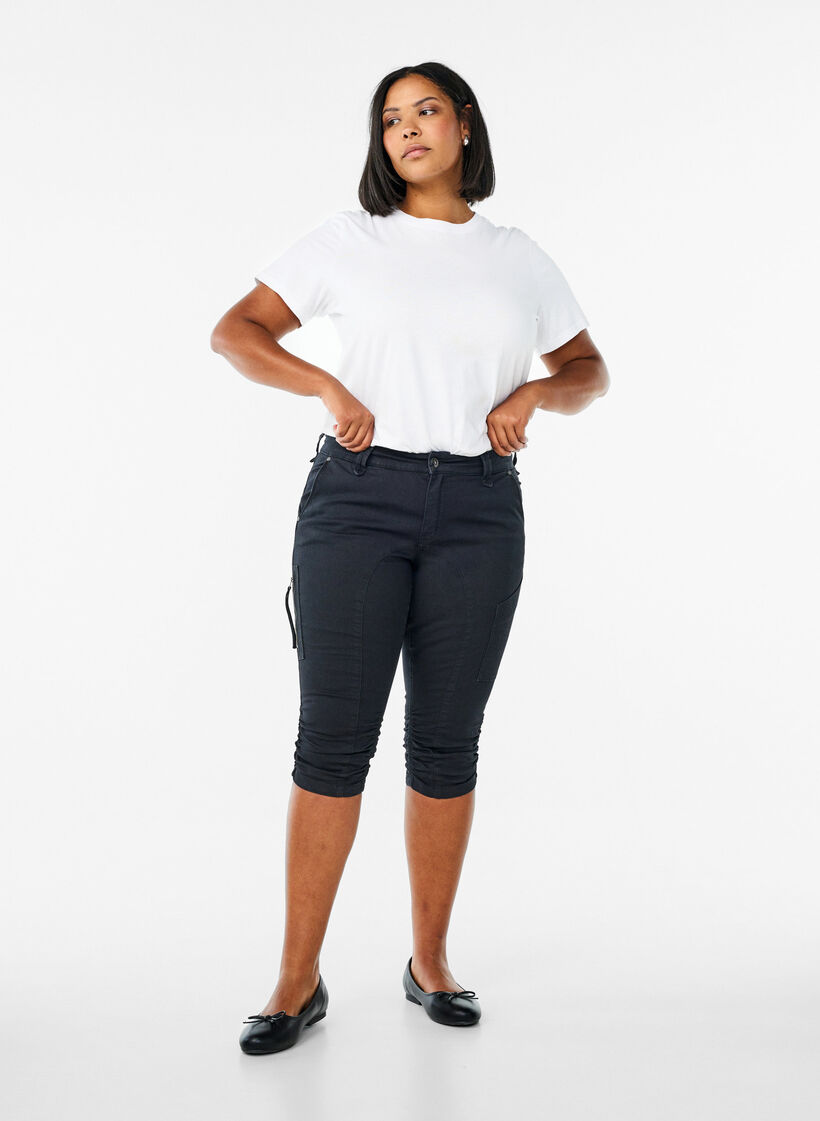 Slim Fit Capri-Jeans mit Taschen, Schwarz, Model image number 0