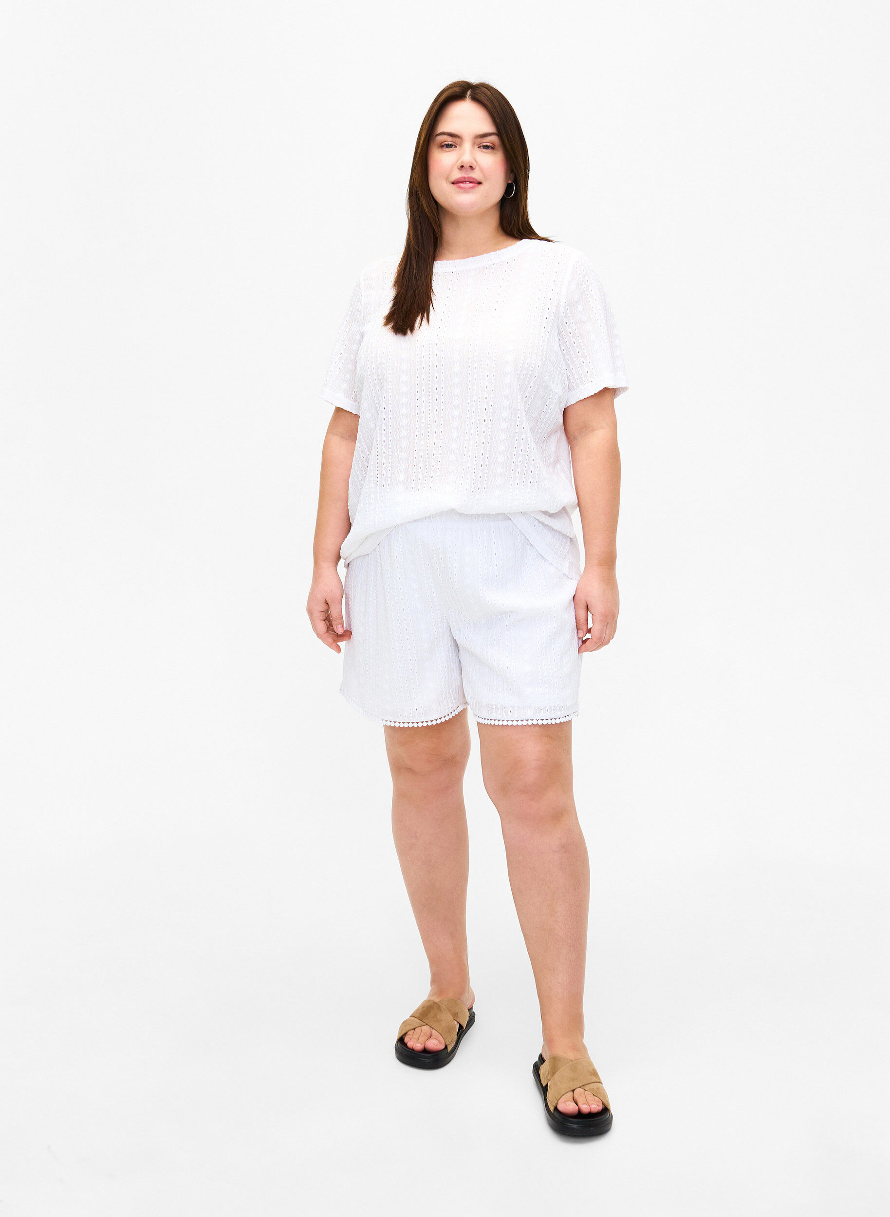 Zizzi Kurze Hosen mit Strukturmuster, Bright White, Model image number 3