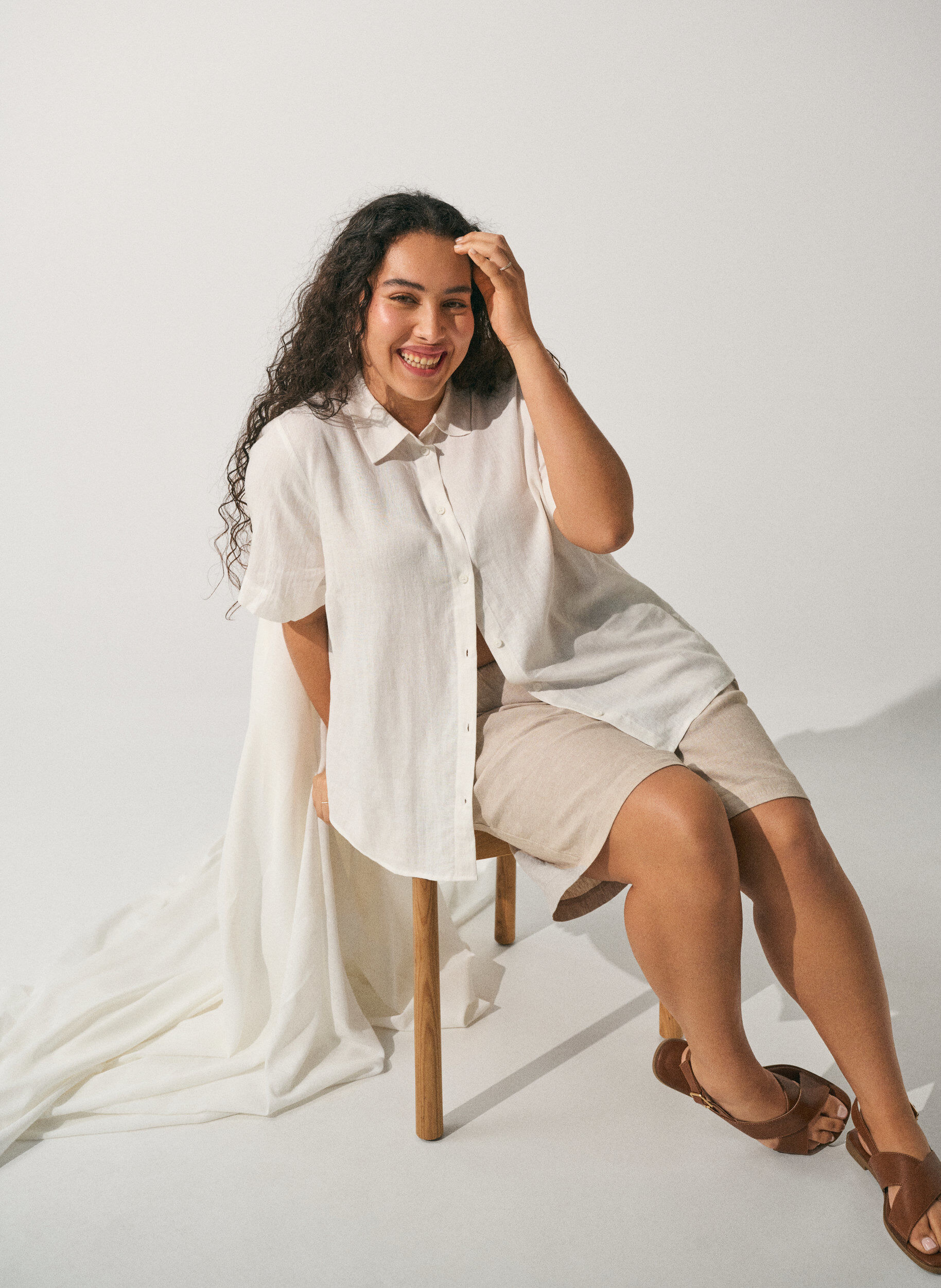 Zizzi Hoch taillierte Shorts aus Leinen und Viskose, Beige, Image image number 0