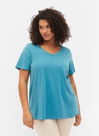 Einfarbiges basic T-Shirt aus Baumwolle, Brittany Blue, Model