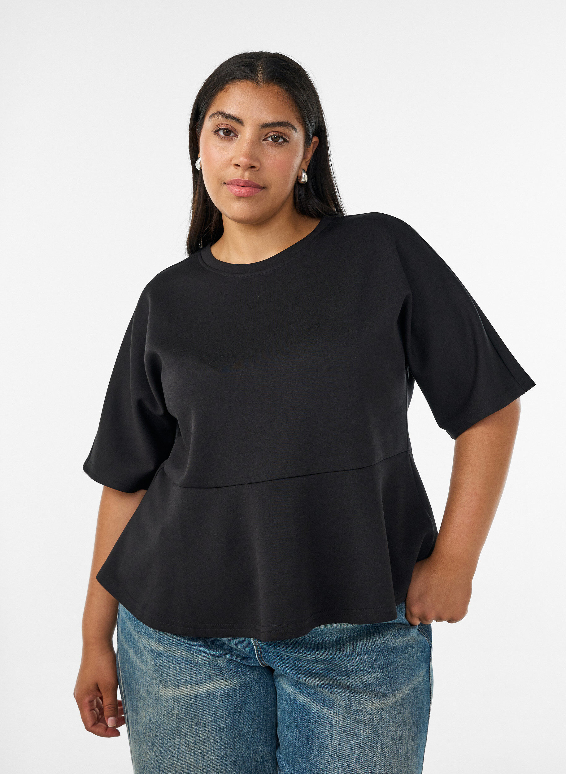Peplum-Bluse mit ellenbogenlangen &Auml;rmeln, Schwarz, Model