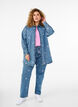 Locker geschnittene Jeansbluse mit aufgestickten Herzen, Light Blue Heart, Model image number 2
