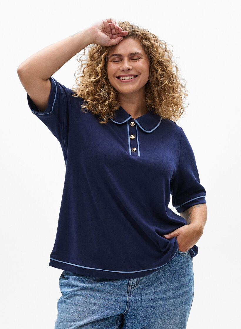 Poloshirt aus Jersey mit kontrastierenden Besätzen, Blau, Model image number 0
