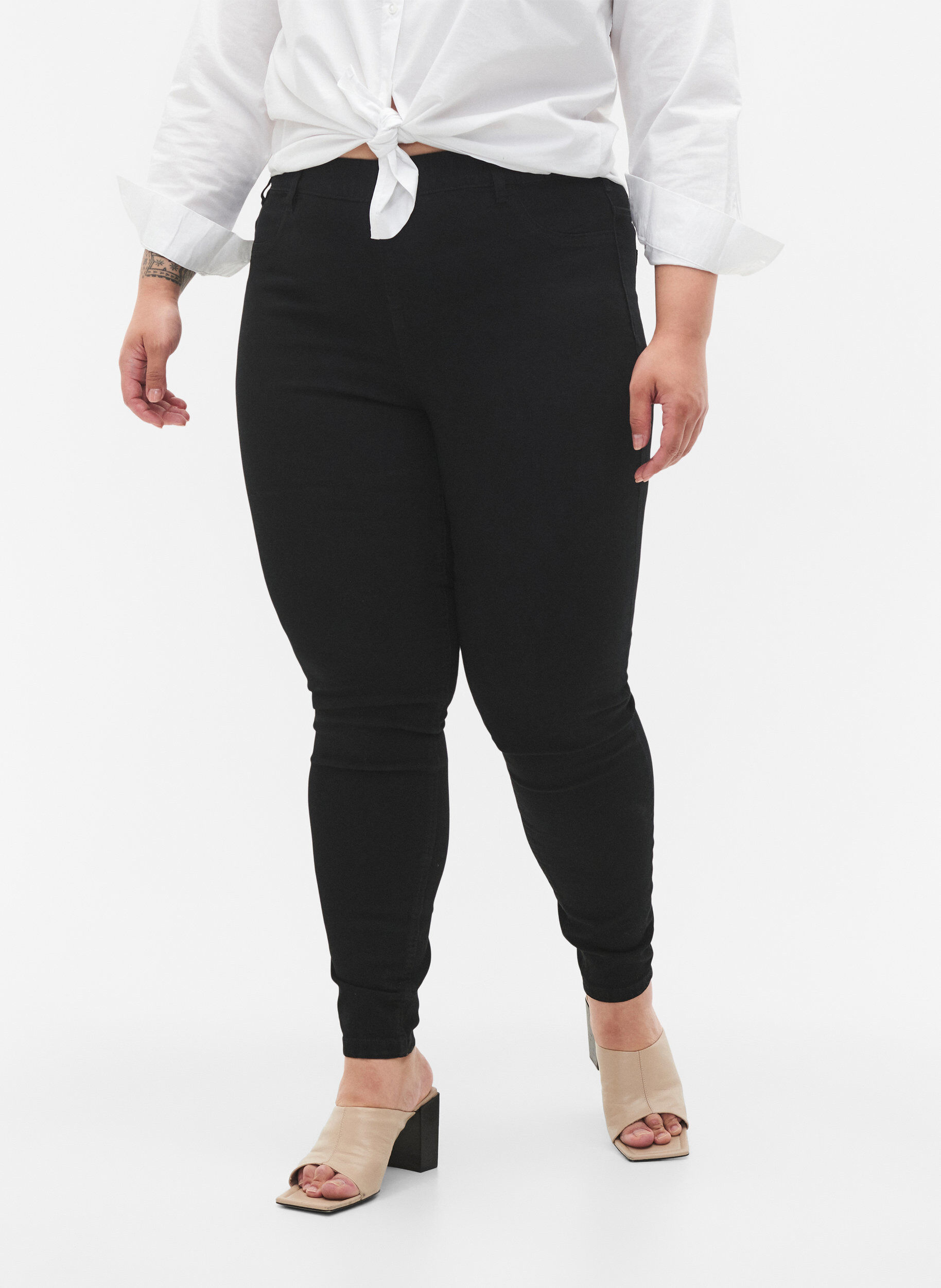 Zizzi Jeggings mit R&uuml;ckentaschen, Black, Model image number 2