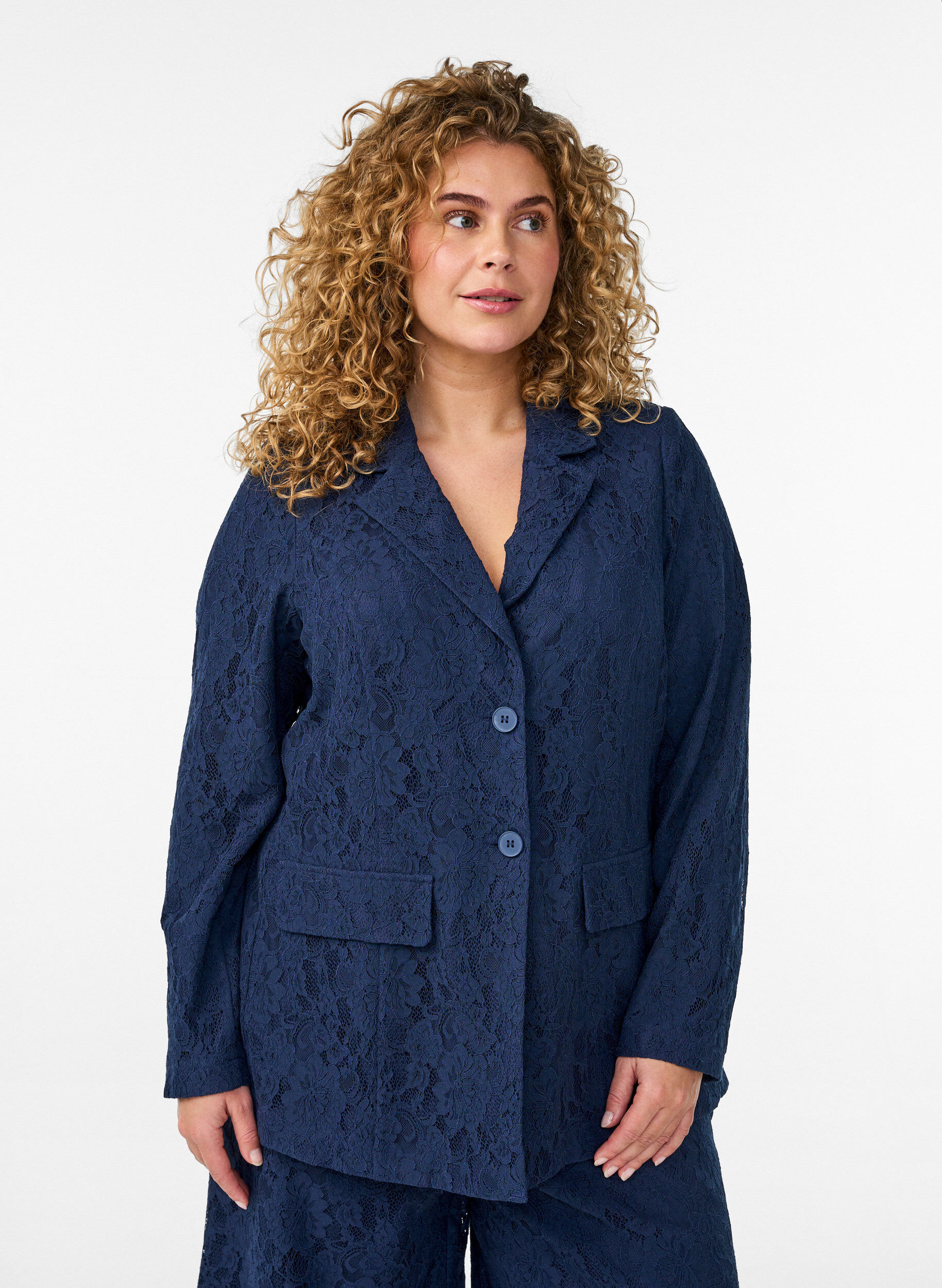 Spitzenblazer mit Knopfverschluss, Blau, Model
