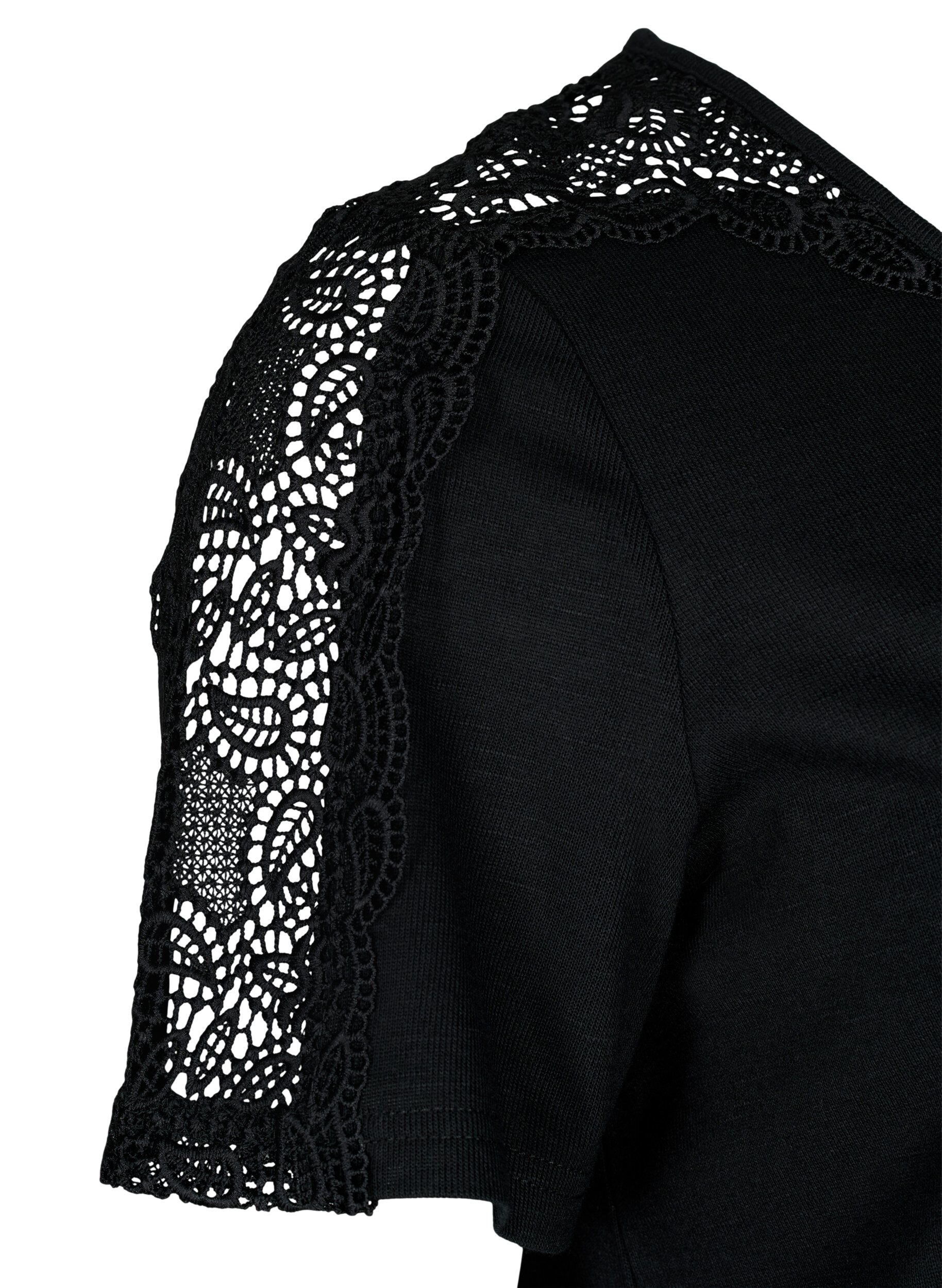 Zizzi Kurz&auml;rmelige Bluse mit Spitze und V-Ausschnitt, Black, Packshot image number 3