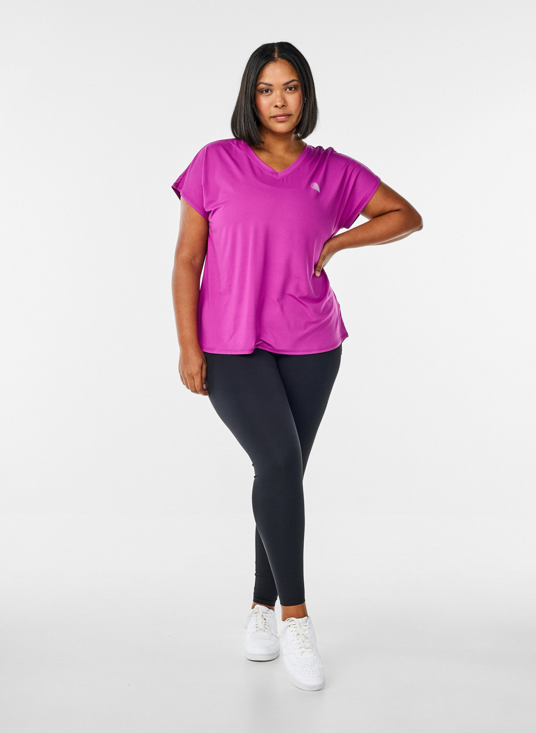 ZizziKurzarm Trainingsshirt mit V-Ausschnitt, Lila, Model image number 1