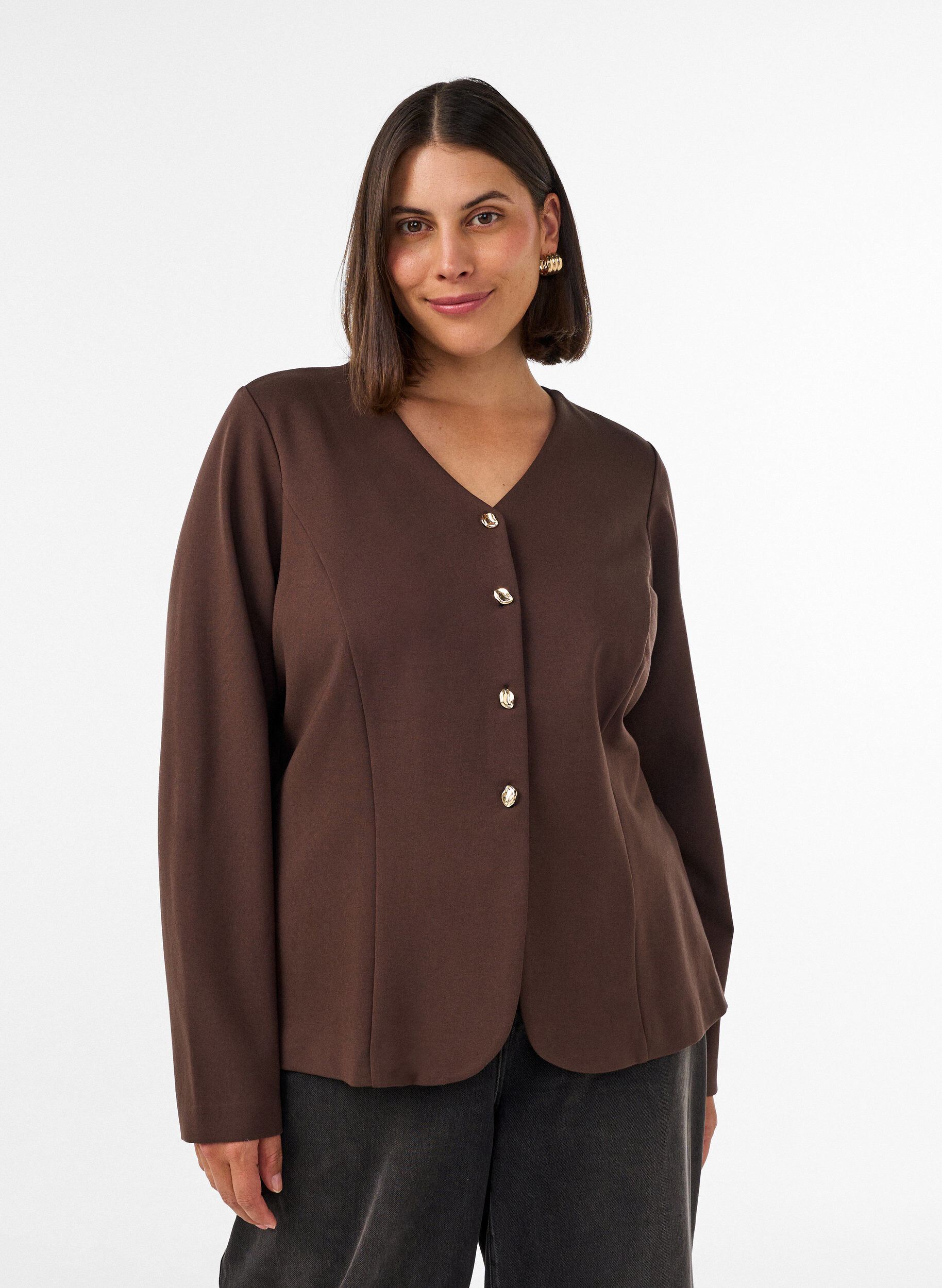 Figurbetonter Cardigan aus Jersey mit dekorativen Kn&ouml;pfen, Braun, Model