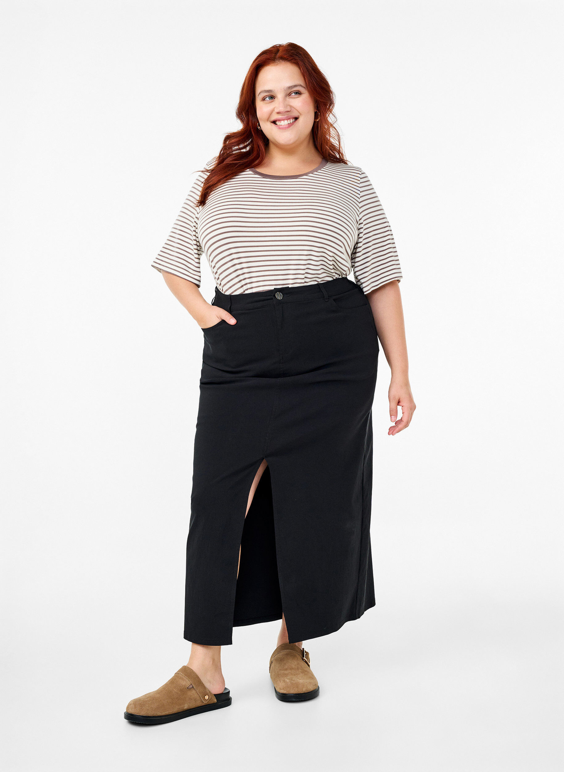 Zizzi Gestreiftes T-Shirt aus Lyocell mit Rundhalsausschnitt, Braun, Model image number 1