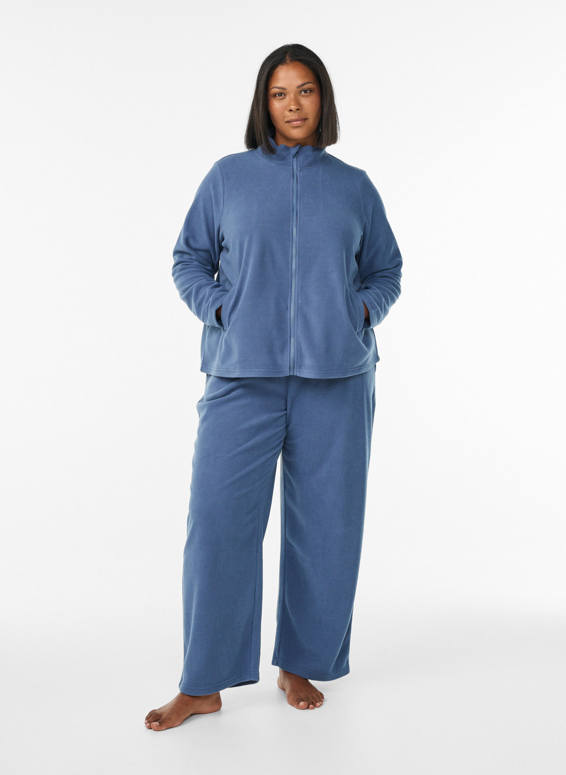 Zizzi Top aus Fleece mit Rei&szlig;verschluss und hohem Kragen, Blau, Model image number 1