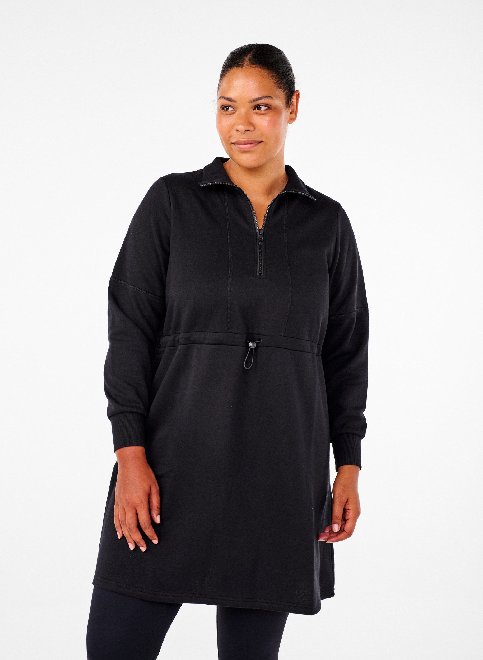 Zizzi Kurzes Sweatshirtkleid mit Stehkragen und verstellbarer Taille, Black, Model image number 0