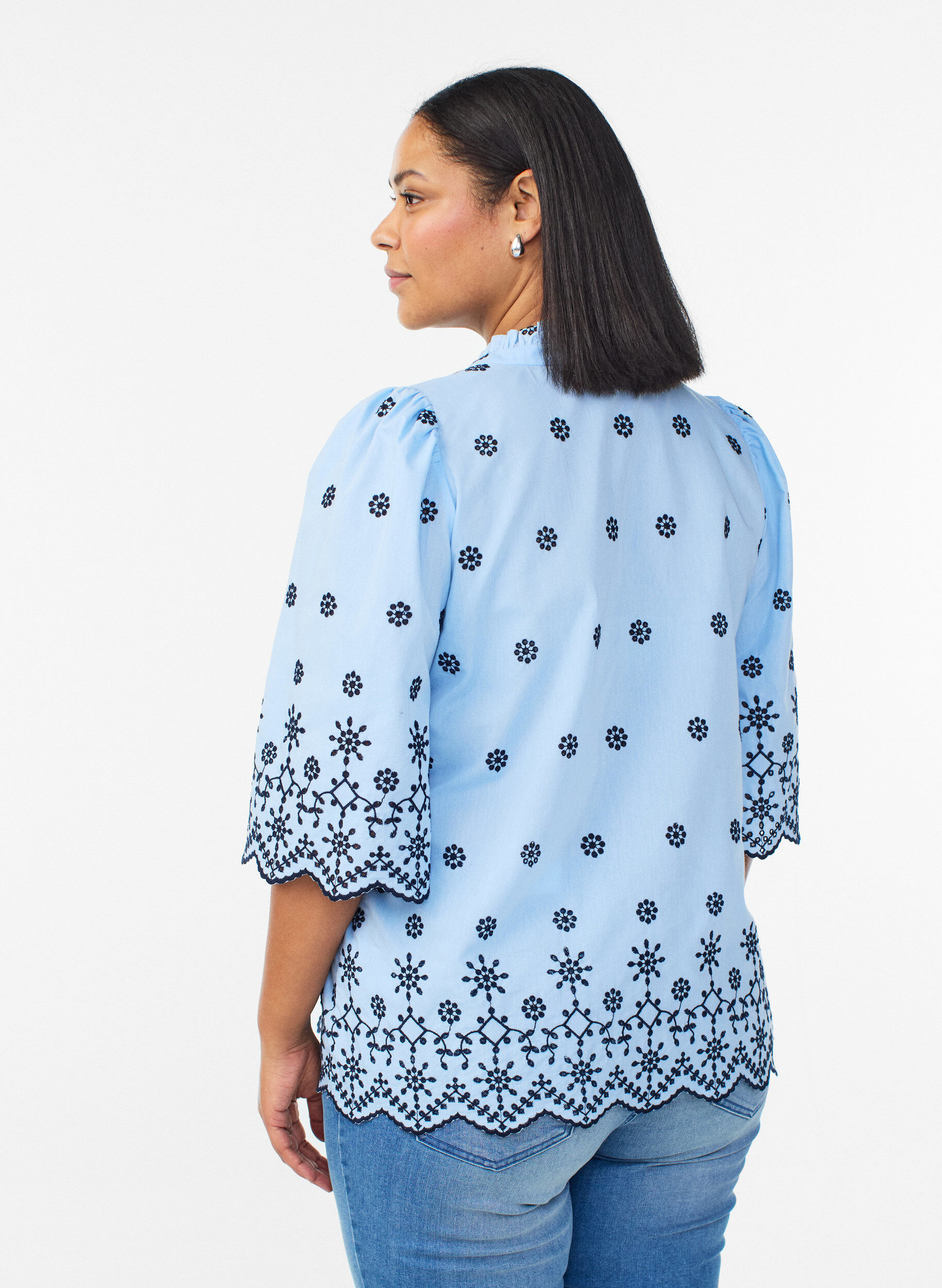 Zizzi Bluse mit 3/4-&Auml;rmeln und gesticktem Muster, Blau, Model image number 2