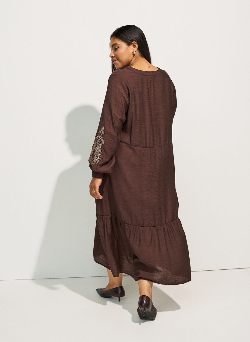 Kleid aus Viskose mit Stickerei und Stufenvolants, Braun, Model image number 1