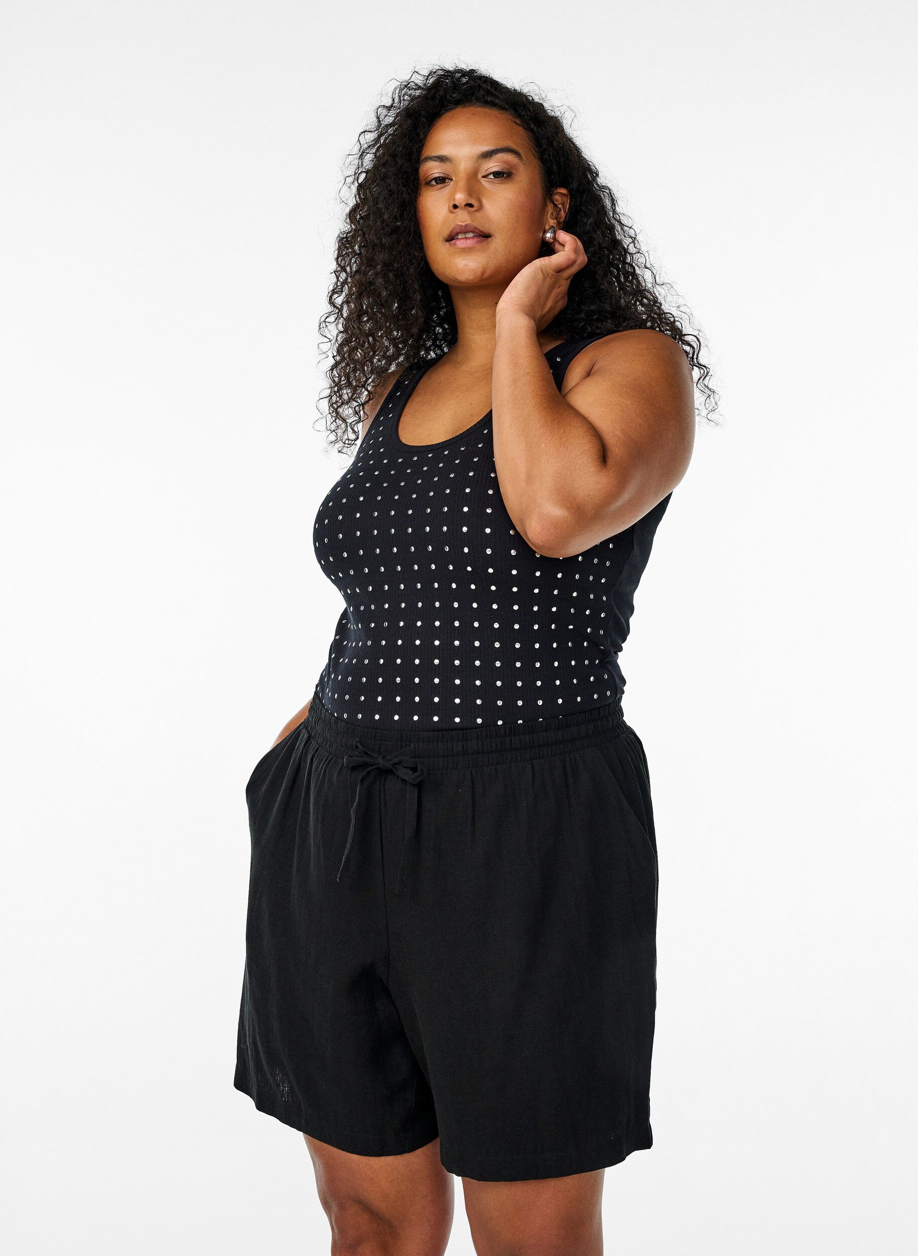 Zizzi Lockere Shorts aus Leinen und Viskose, Schwarz, Model image number 0