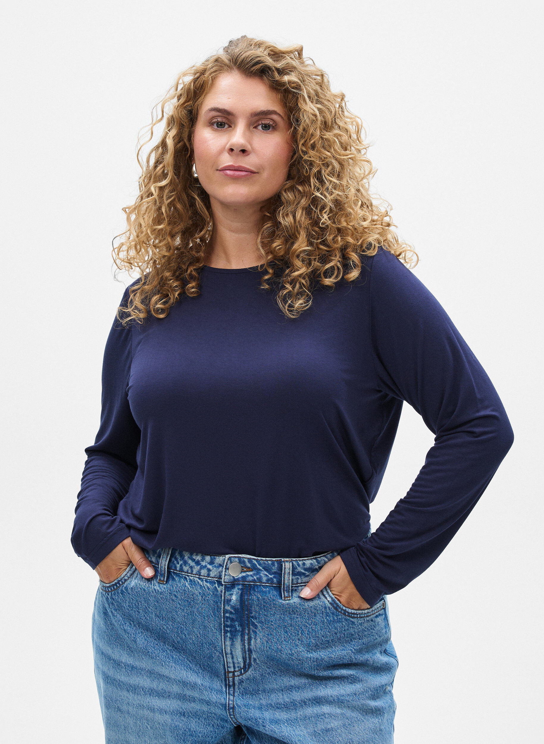 Einfarbige Bluse mit langen &Auml;rmeln, Blau, Model