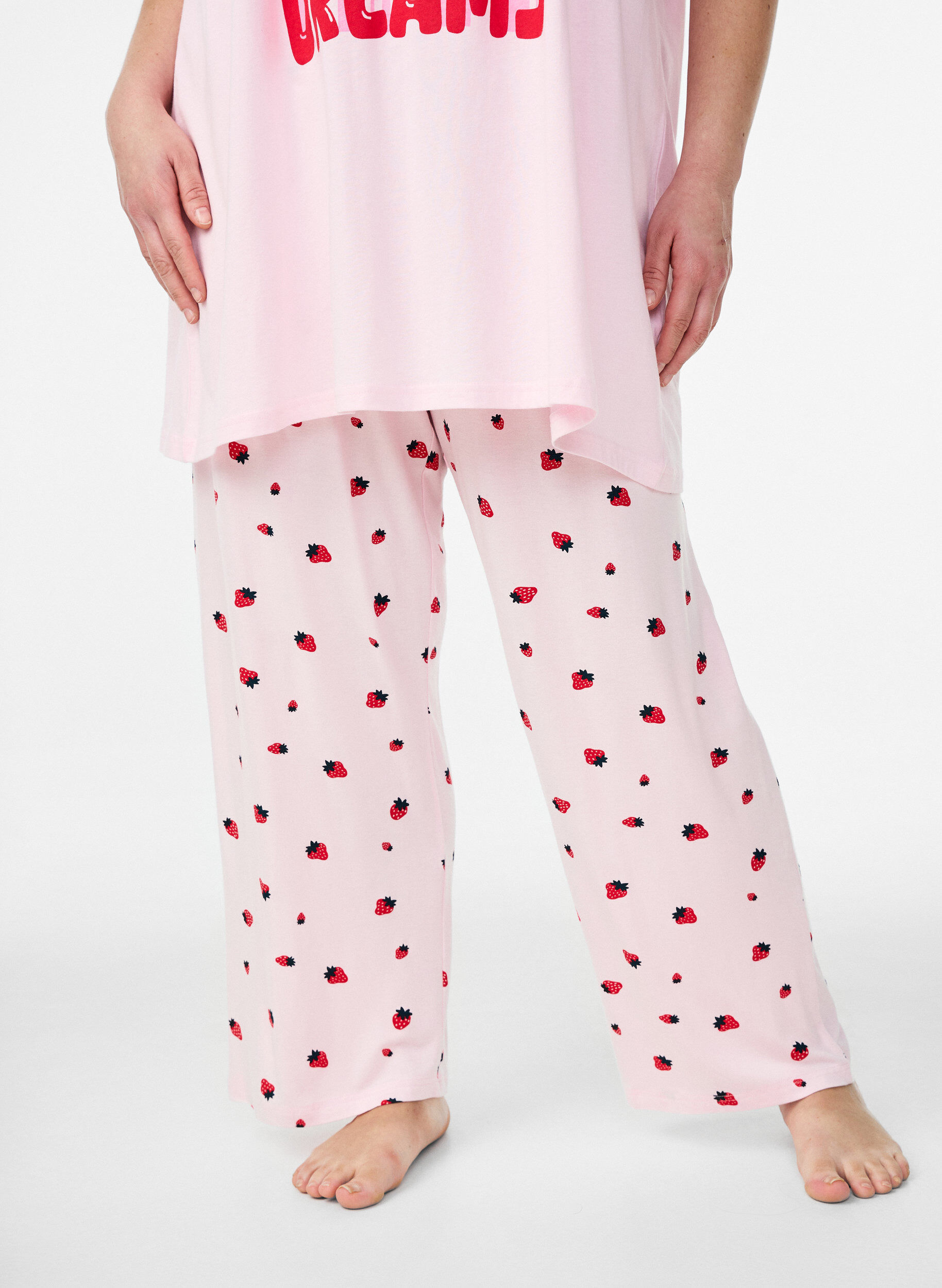 ZizziPyjamahose aus weichem Jersey mit hoher Taille und Frucht-Print, Rot, Model image number 2