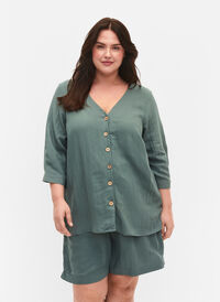 Bluse aus Viskose mit Knöpfen und V-Ausschnitt, Balsam Green, Model