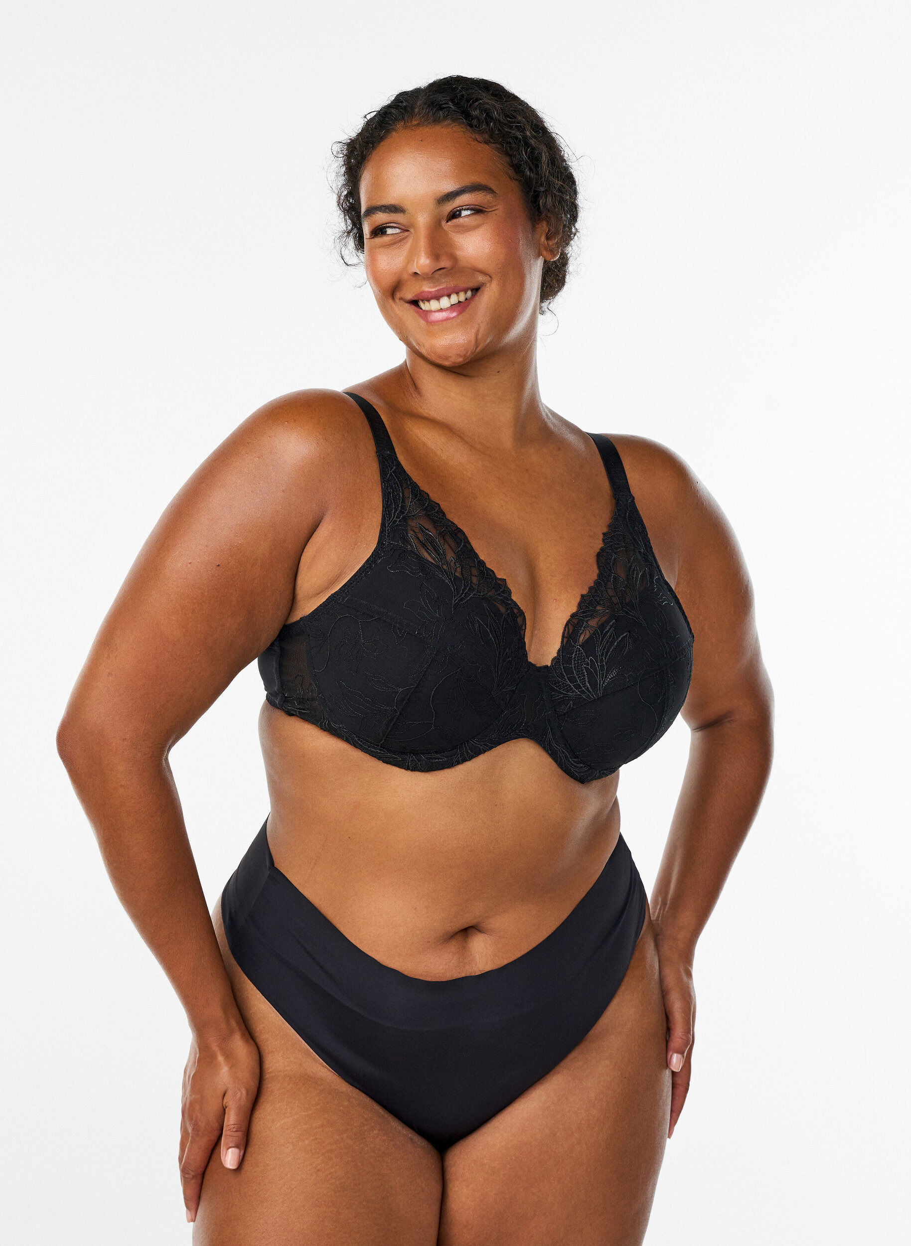 ZizziGepolsterter Spitzen-BH mit B&uuml;gel, Schwarz, Model image number 1