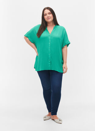 Kurzärmeliges Viskose-Shirt mit V-Ausschnitt, Holly Green, Model image number 2