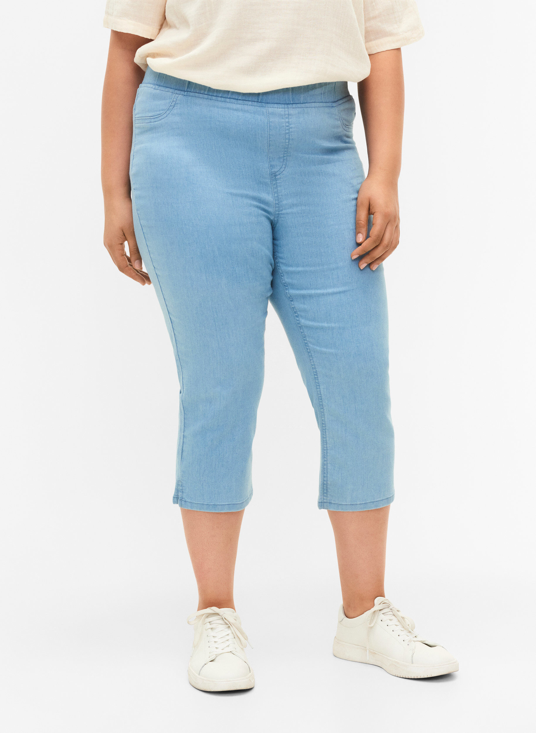 Zizzi Caprihose in Baumwollmischung, Light blue denim, Model image number 2