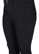 Eng anliegende Capri-Hose aus einer Viskosemischung, Black, Packshot image number 2