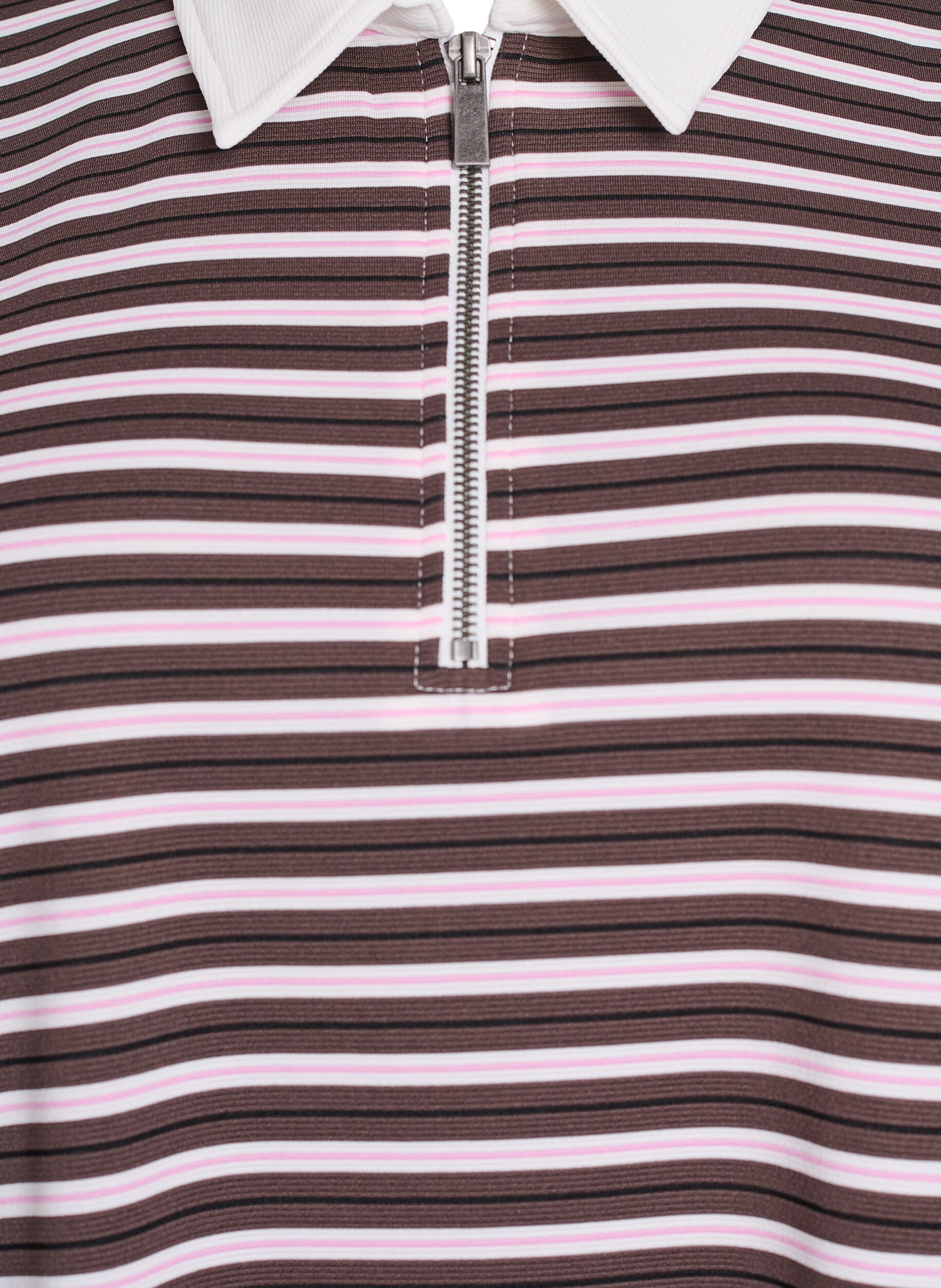 Zizzi Kurz&auml;rmliges Poloshirt mit Streifen und Rei&szlig;verschluss, Braun, Packshot image number 2